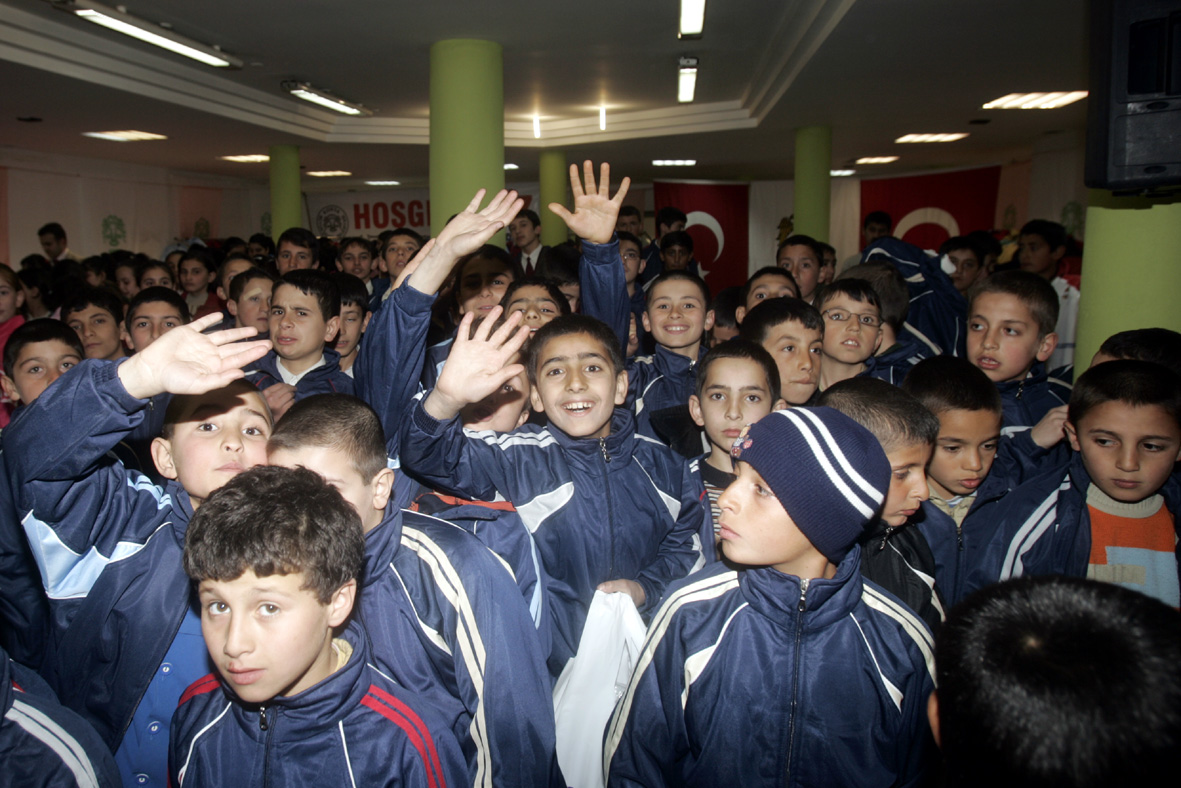 Büyükşehir'den 20 Bin Öğrenciye Eşofman
