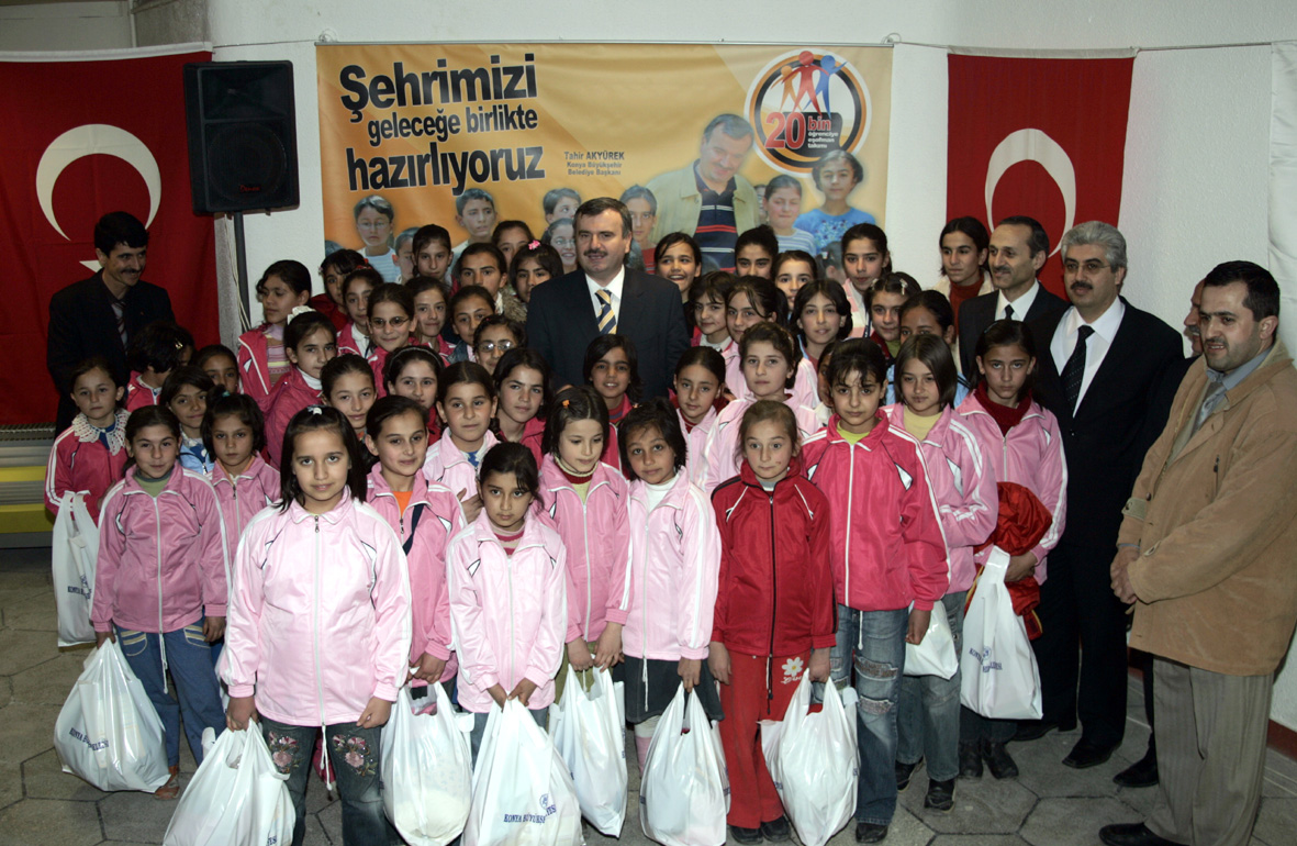 Büyükşehir'den 20 Bin Öğrenciye Eşofman
