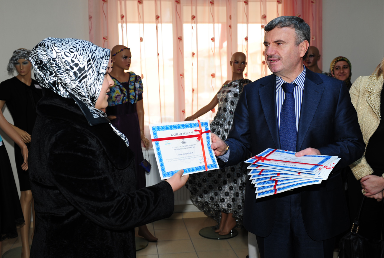 Başkan Akyürek Doğanlar Mahallesi KOMEK'i Ziyaret Etti