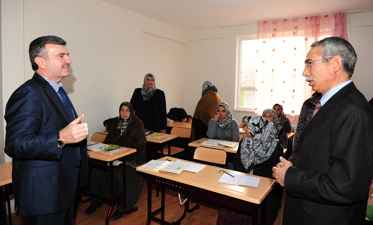 Başkan Akyürek Doğanlar Mahallesi KOMEK'i Ziyaret Etti