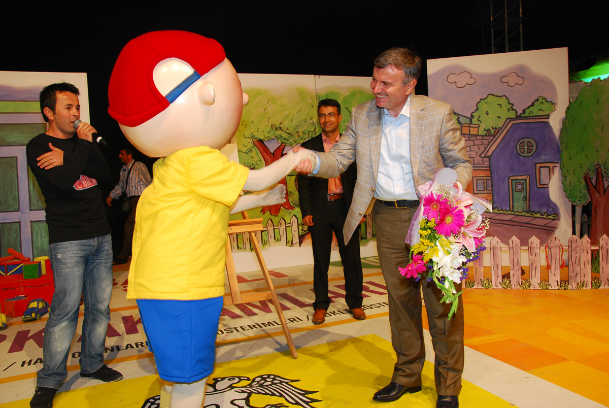 Caillou Çocuklarla Buluştu