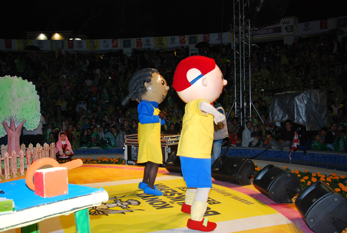 Caillou Çocuklarla Buluştu