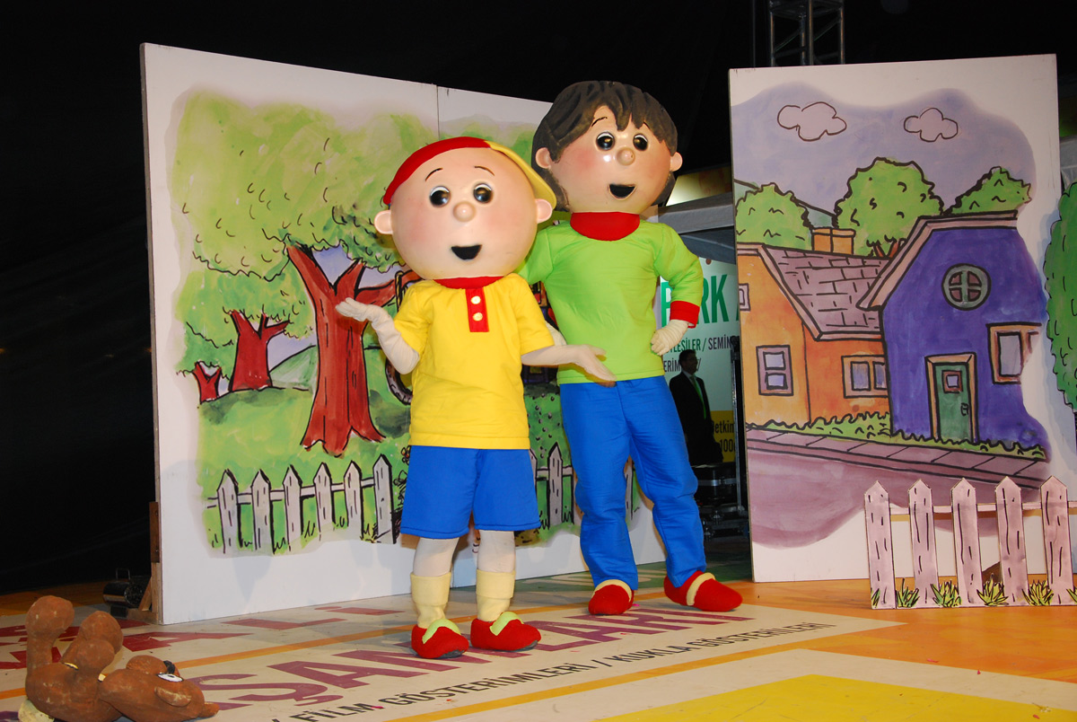 Caillou Çocuklarla Buluştu