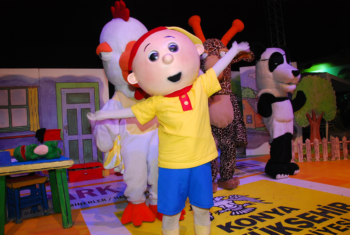 Caillou Çocuklarla Buluştu