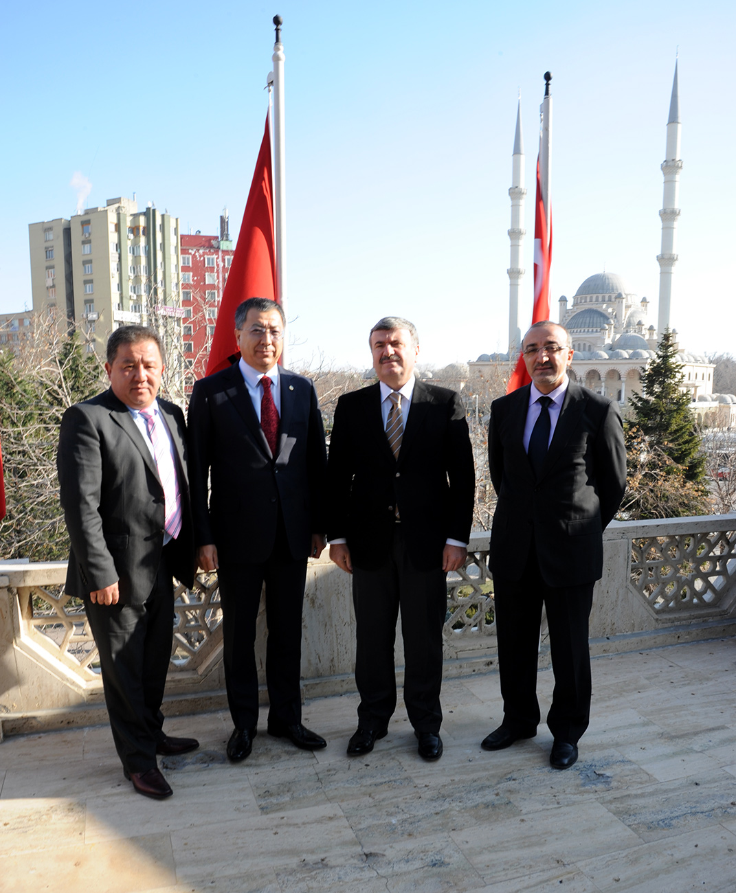 Türk Ülkelerinin Gelişmesi Dünya Milletlerine Umut Verecektir