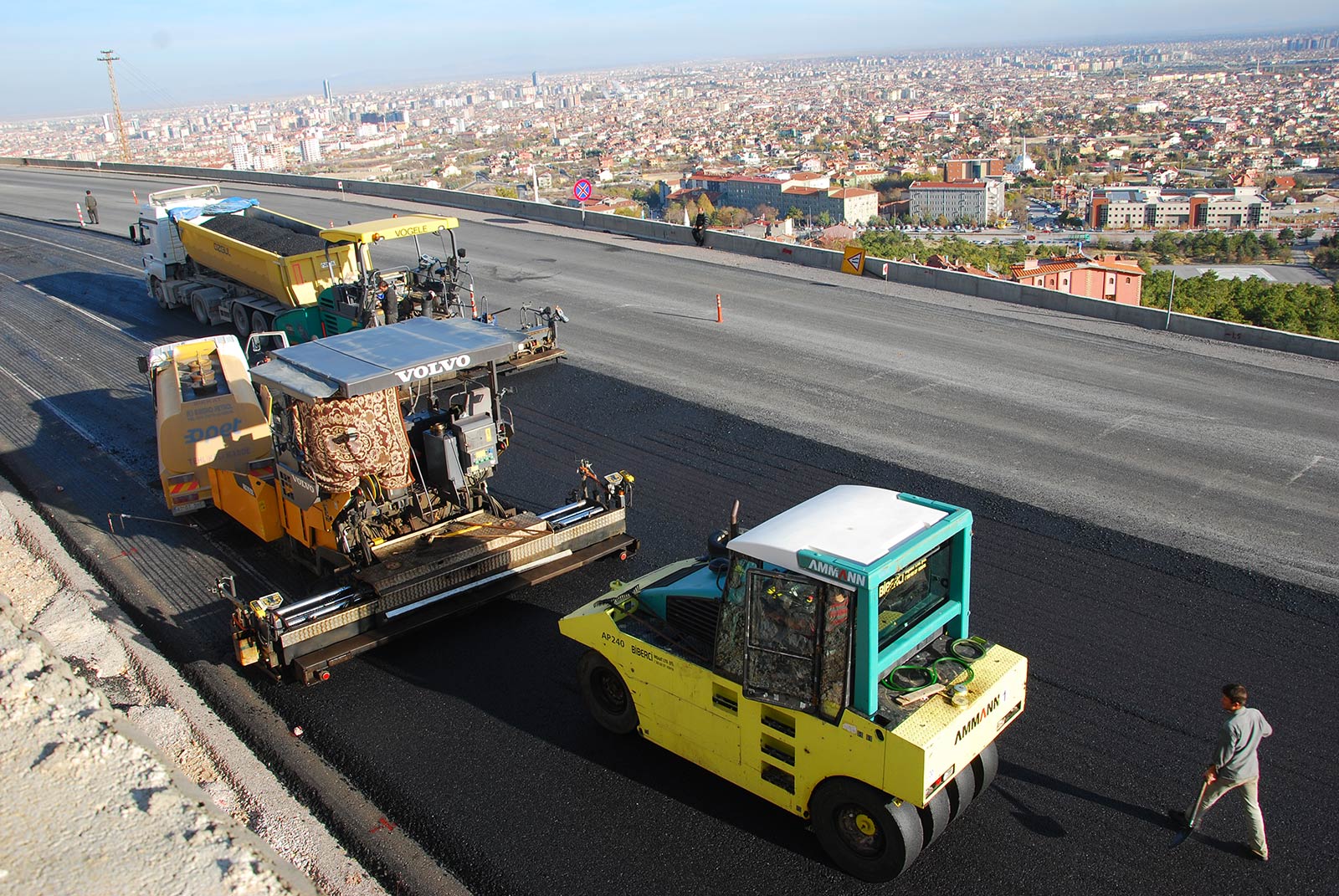 Büyükşehir'den asfaltta rekor