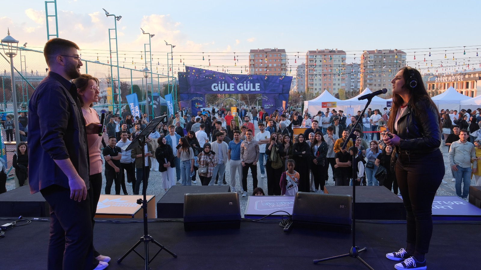 BAŞKAN ALTAY ÜNİVERSİTE TERCİHİ YAPACAK GENÇLERİ ÖĞRENCİ VE HUZUR ŞEHRİ KONYA’YA DAVET ETTİ