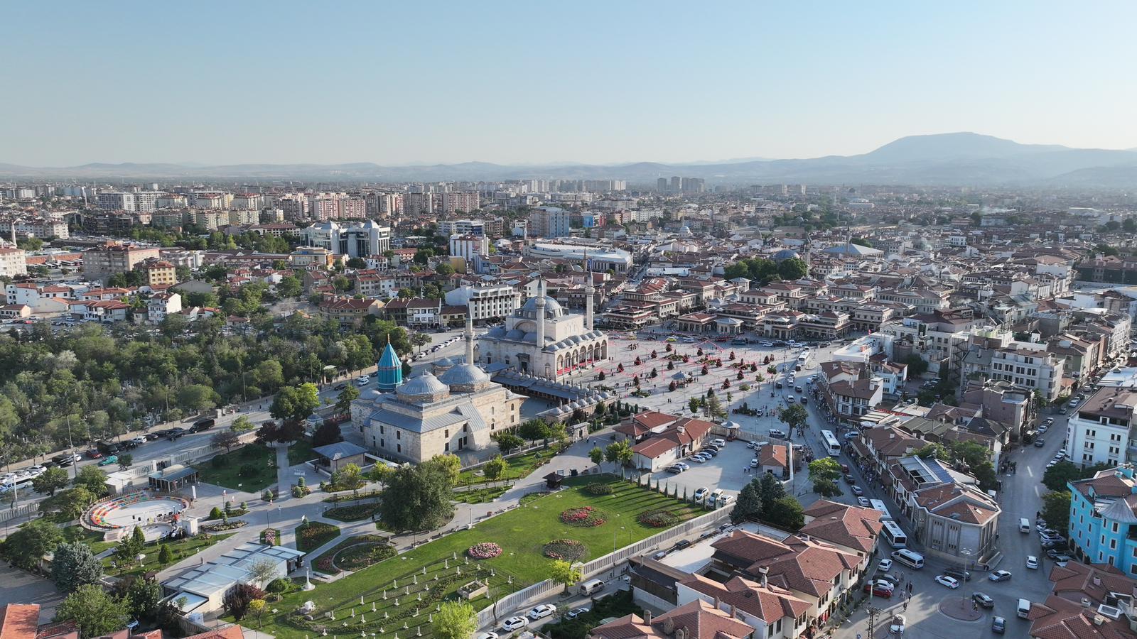 BAŞKAN ALTAY ÜNİVERSİTE TERCİHİ YAPACAK GENÇLERİ ÖĞRENCİ VE HUZUR ŞEHRİ KONYA’YA DAVET ETTİ