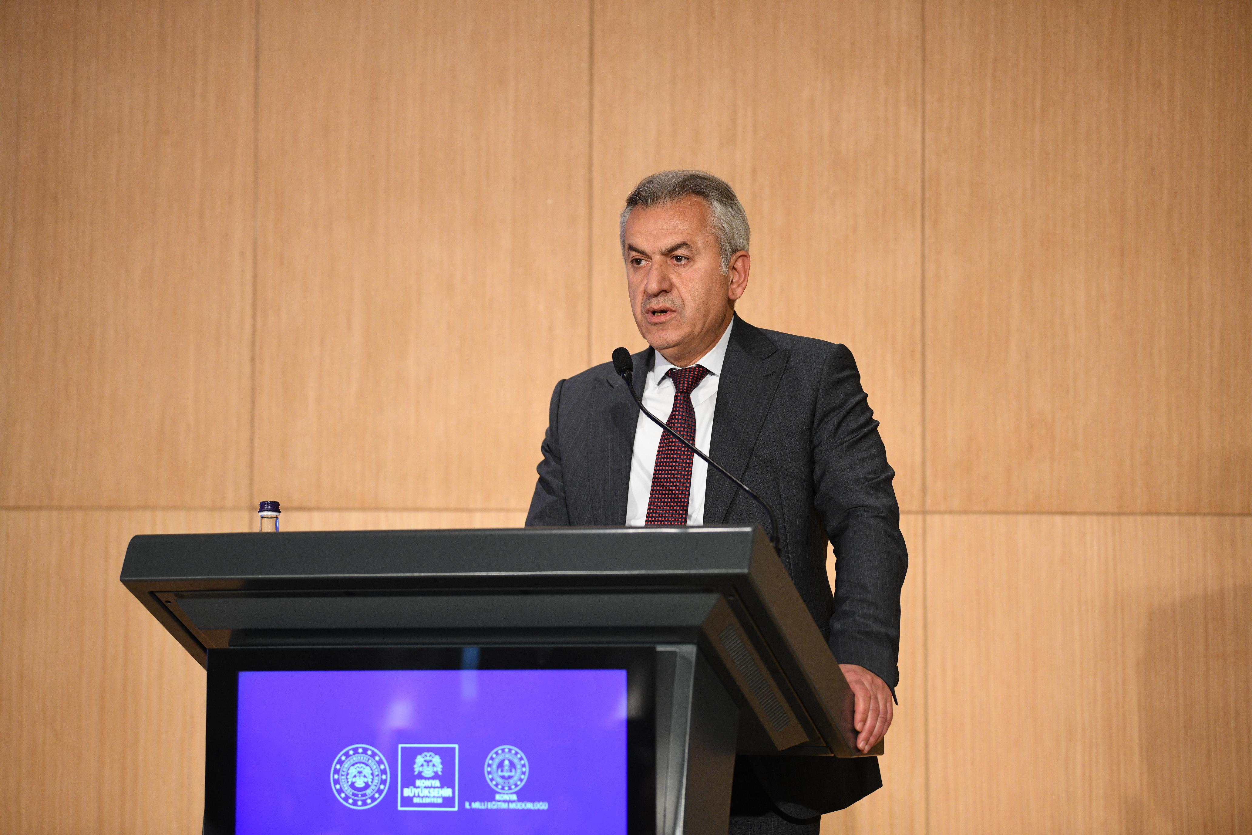 VALİ AKIN VE BAŞKAN ALTAY, YKS VE LGS’DE DERECEYE GİREN KONYALI ÖĞRENCİLERLE BULUŞTU