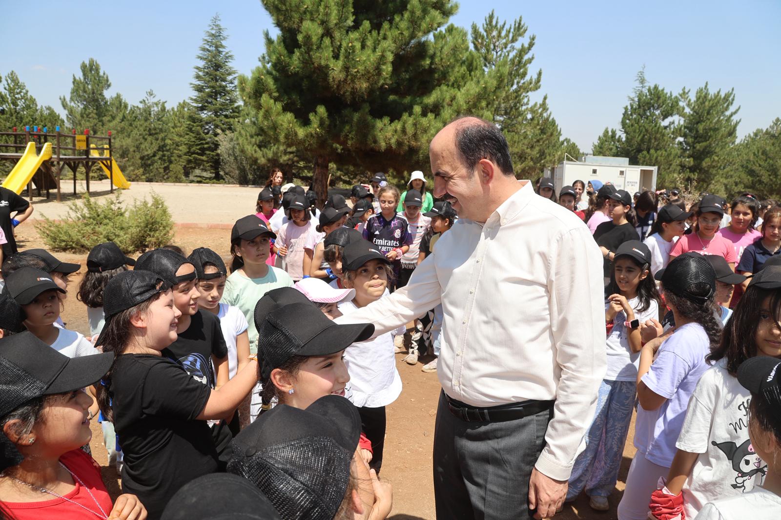 BAŞKAN ALTAY 55 BİN ÖĞRENCİYİ AĞIRLAYACAK GENÇ KOMEK OYUN KAMPI’NDA ÇOCUKLARIN COŞKUSUNA ORTAK OLDU