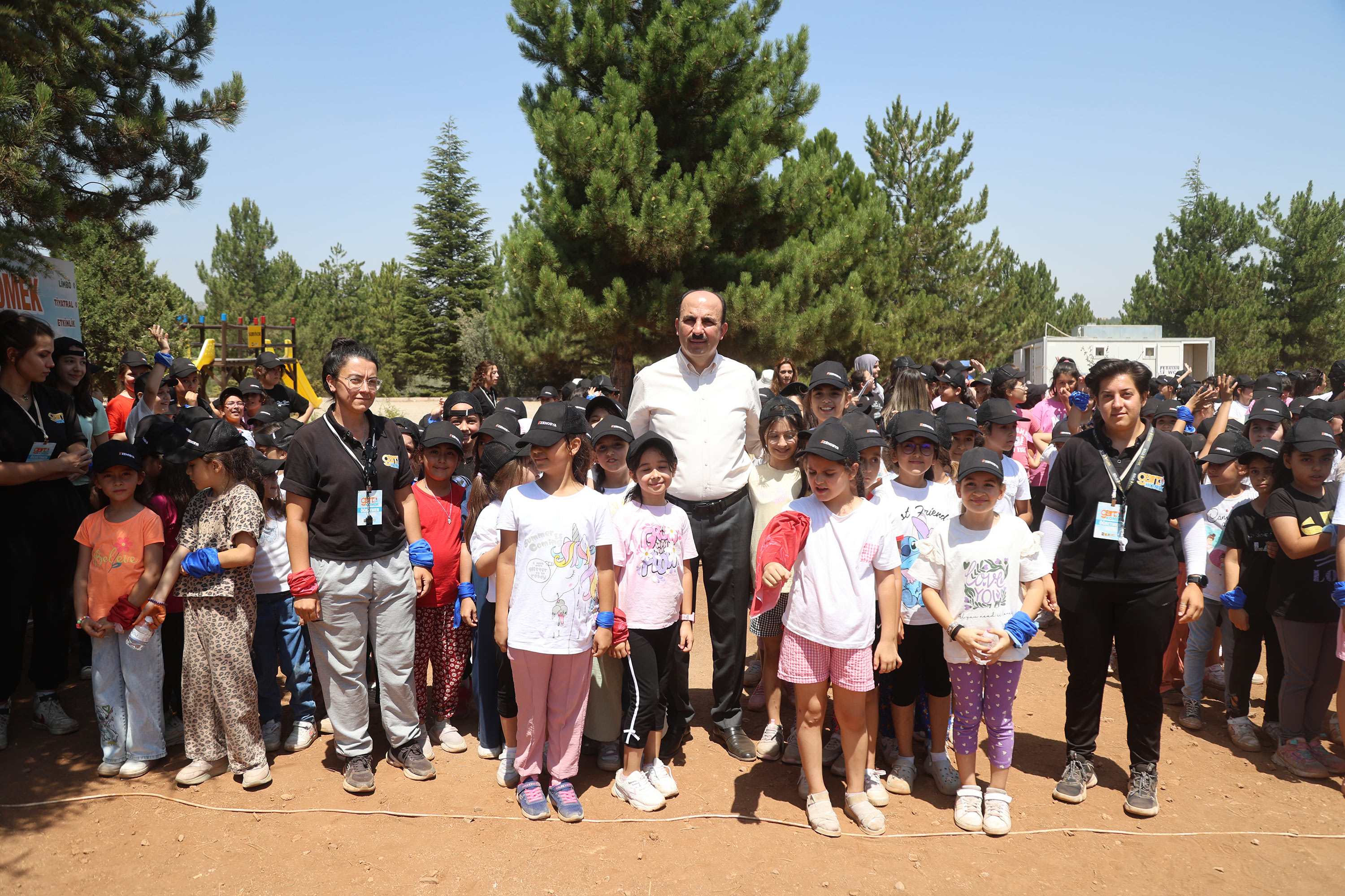 BAŞKAN ALTAY 55 BİN ÖĞRENCİYİ AĞIRLAYACAK GENÇ KOMEK OYUN KAMPI’NDA ÇOCUKLARIN COŞKUSUNA ORTAK OLDU