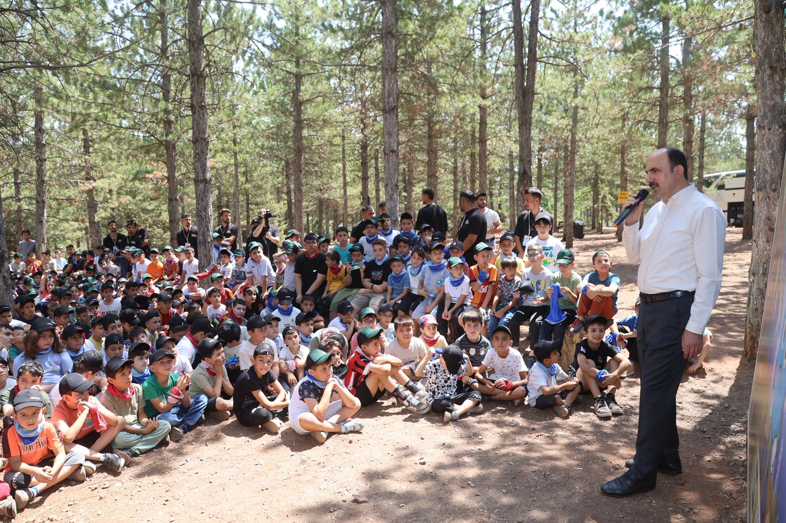BAŞKAN ALTAY 55 BİN ÖĞRENCİYİ AĞIRLAYACAK GENÇ KOMEK OYUN KAMPI’NDA ÇOCUKLARIN COŞKUSUNA ORTAK OLDU