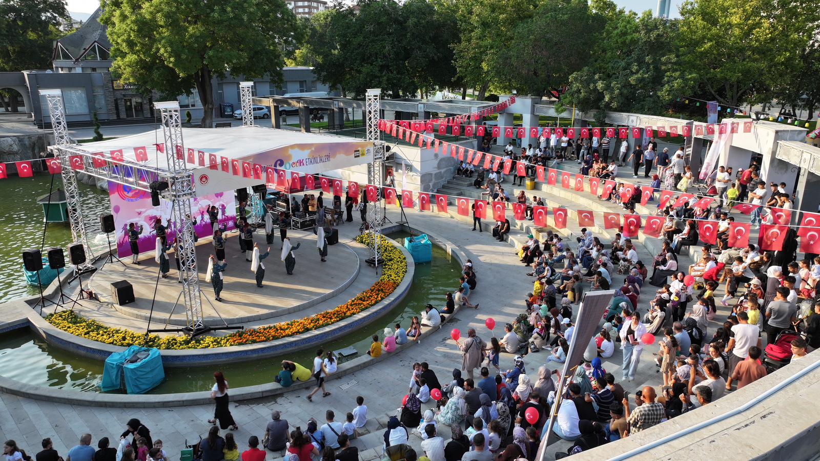 KÜLTÜRPARK ÇOCUK ETKİNLİKLERİ ÇOCUKLARIN YAZ TATİLİNE RENK KATIYOR