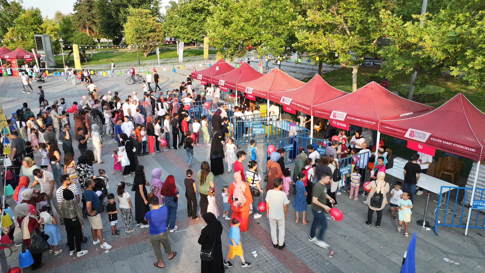 KÜLTÜRPARK ÇOCUK ETKİNLİKLERİ ÇOCUKLARIN YAZ TATİLİNE RENK KATIYOR