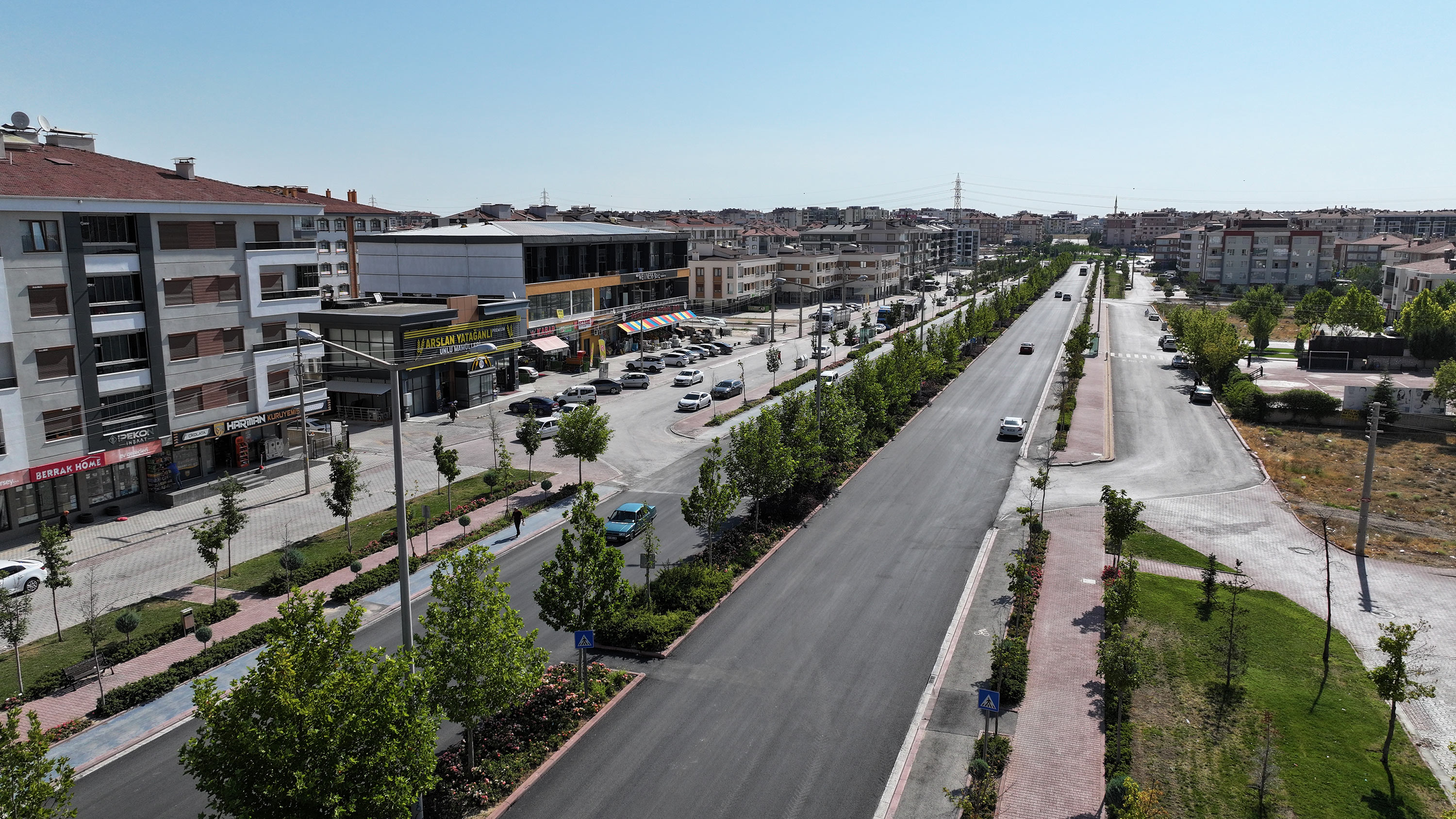 KONYA BÜYÜKŞEHİR AHMET YESEVİ CADDESİ VE SAKARYA KAVŞAĞI’NDA YOL KALİTESİNİ YÜKSELTTİ