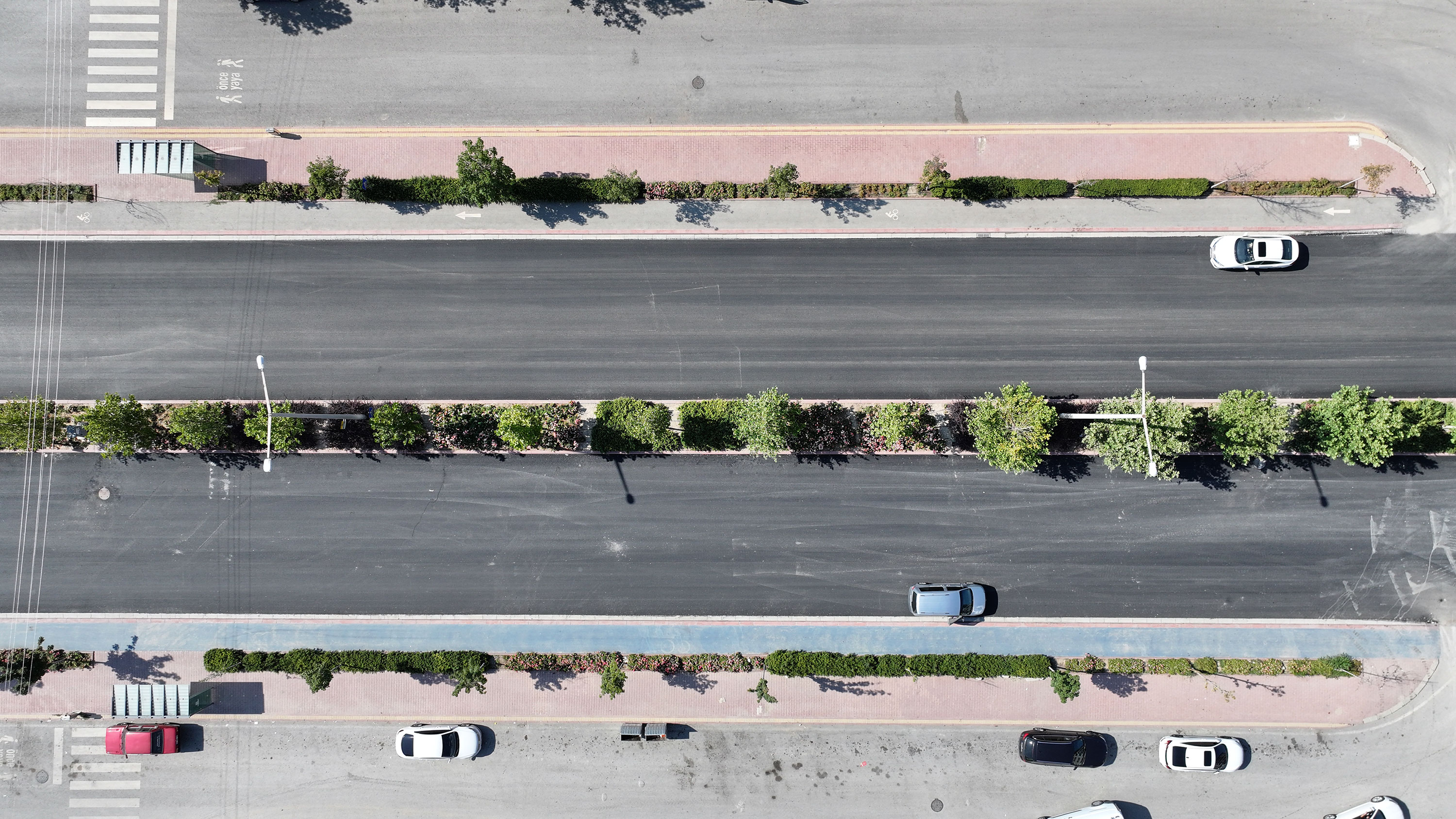 KONYA BÜYÜKŞEHİR AHMET YESEVİ CADDESİ VE SAKARYA KAVŞAĞI’NDA YOL KALİTESİNİ YÜKSELTTİ