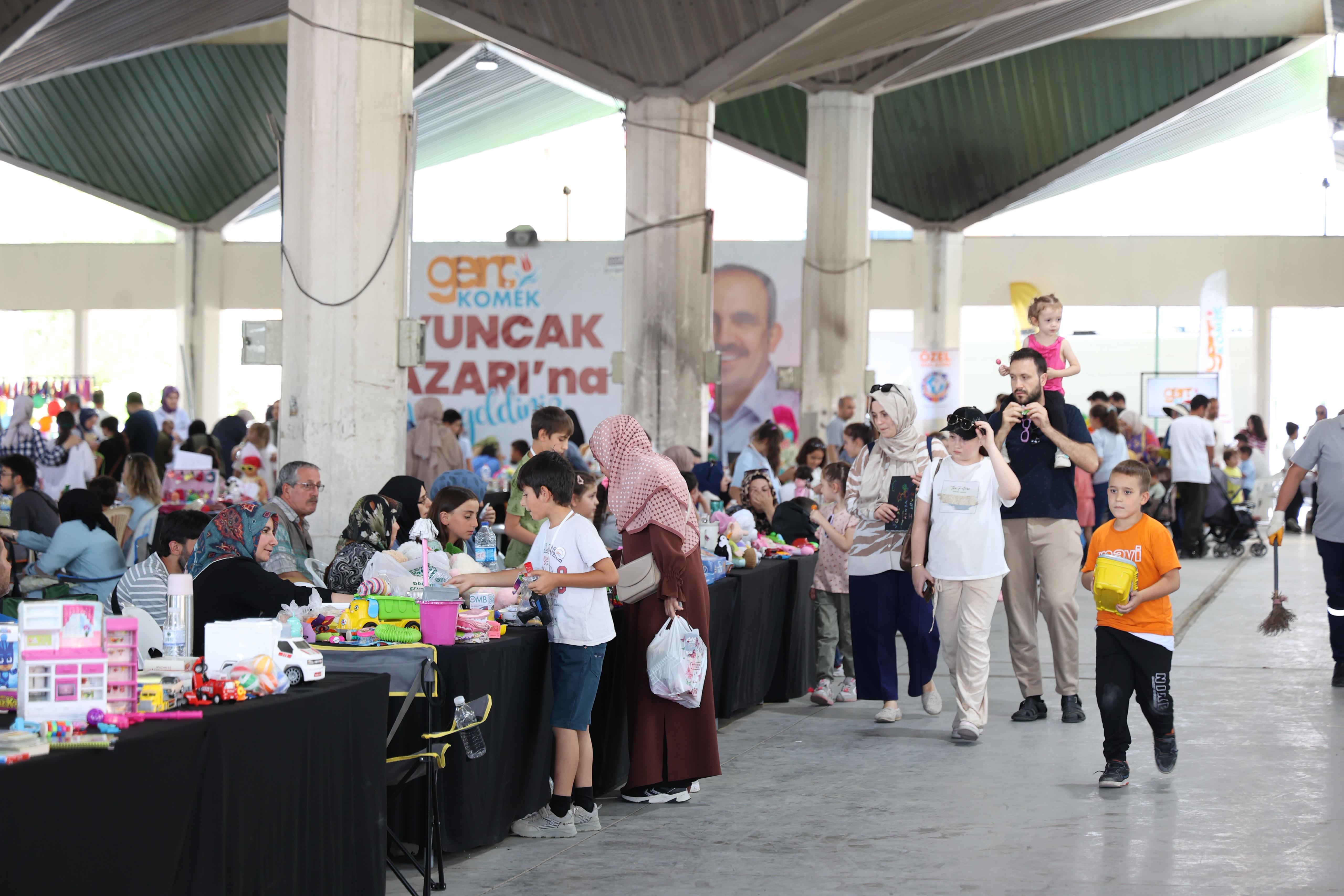 ÇOCUKLAR GENÇ KOMEK 2. EL OYUNCAK PAZARI İLE FARKINDALIK KAZANIYOR