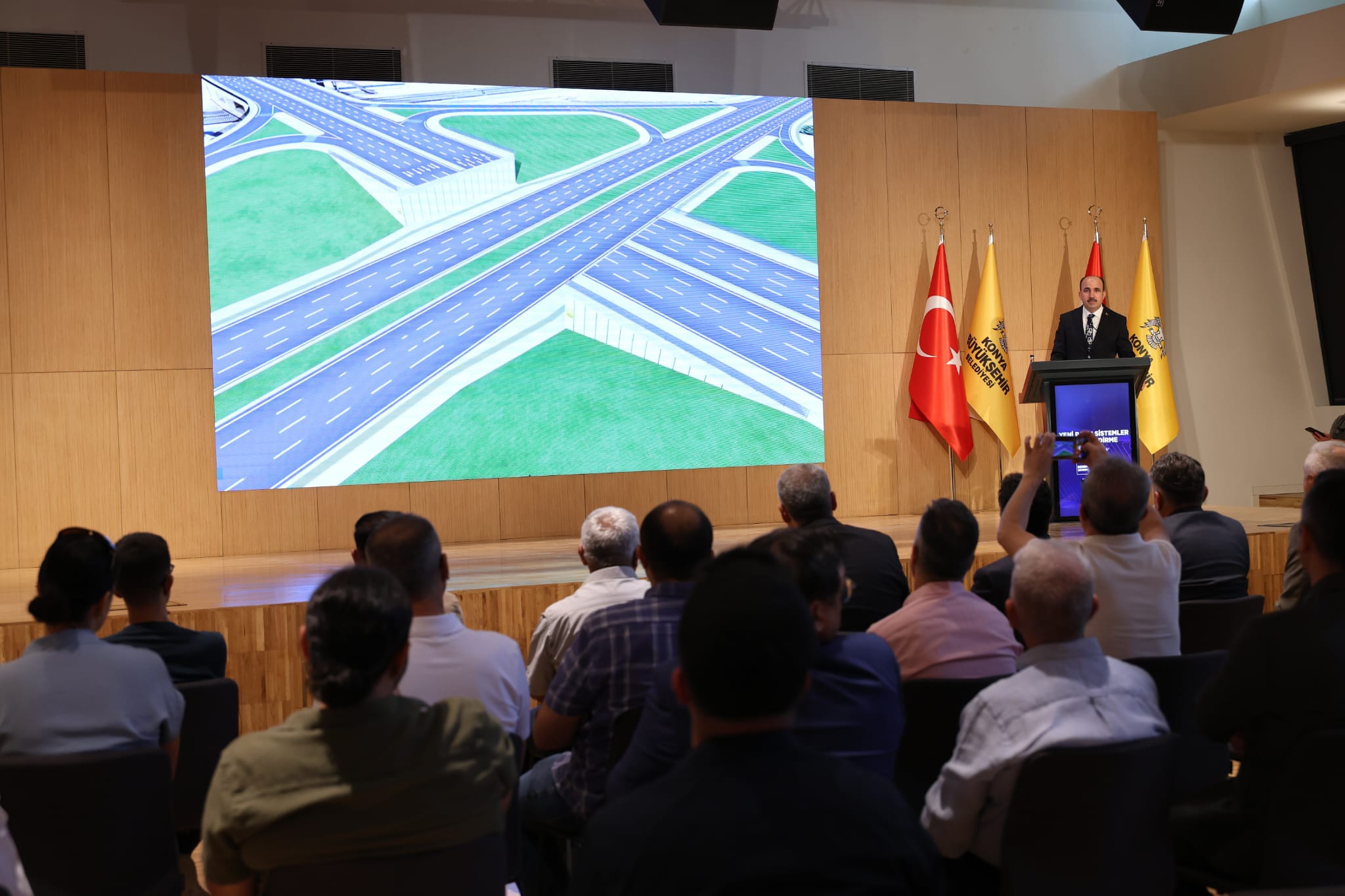BAŞKAN ALTAY: “ŞEHRİMİZ KUZEYDEN GÜNEYE, DOĞUDAN BATIYA RAYLI SİSTEMLERLE DONATILACAK”