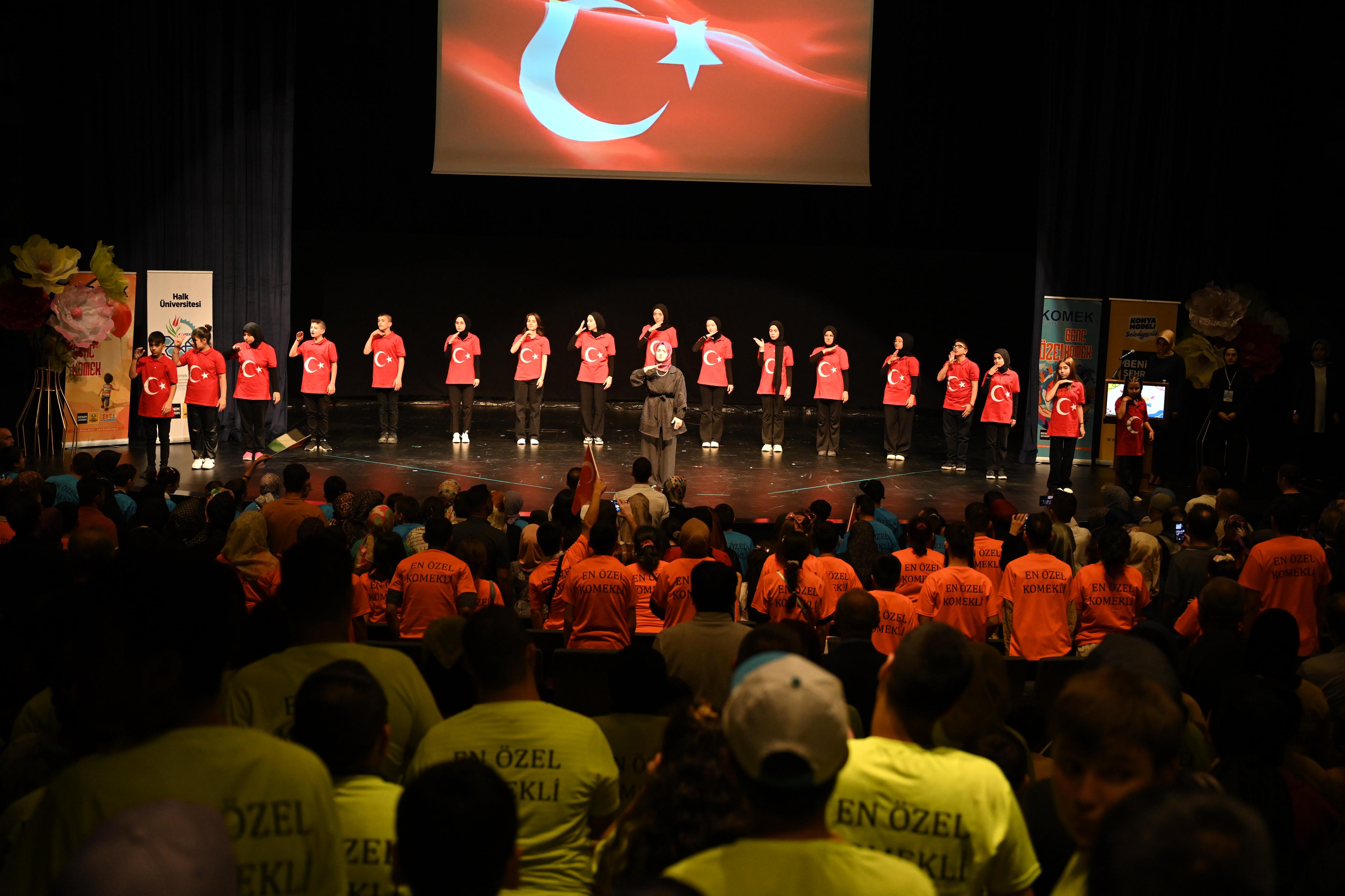 ÖZEL GENÇLER YAZ OKULUNU COŞKULU ŞEKİLDE TAMAMLADI
