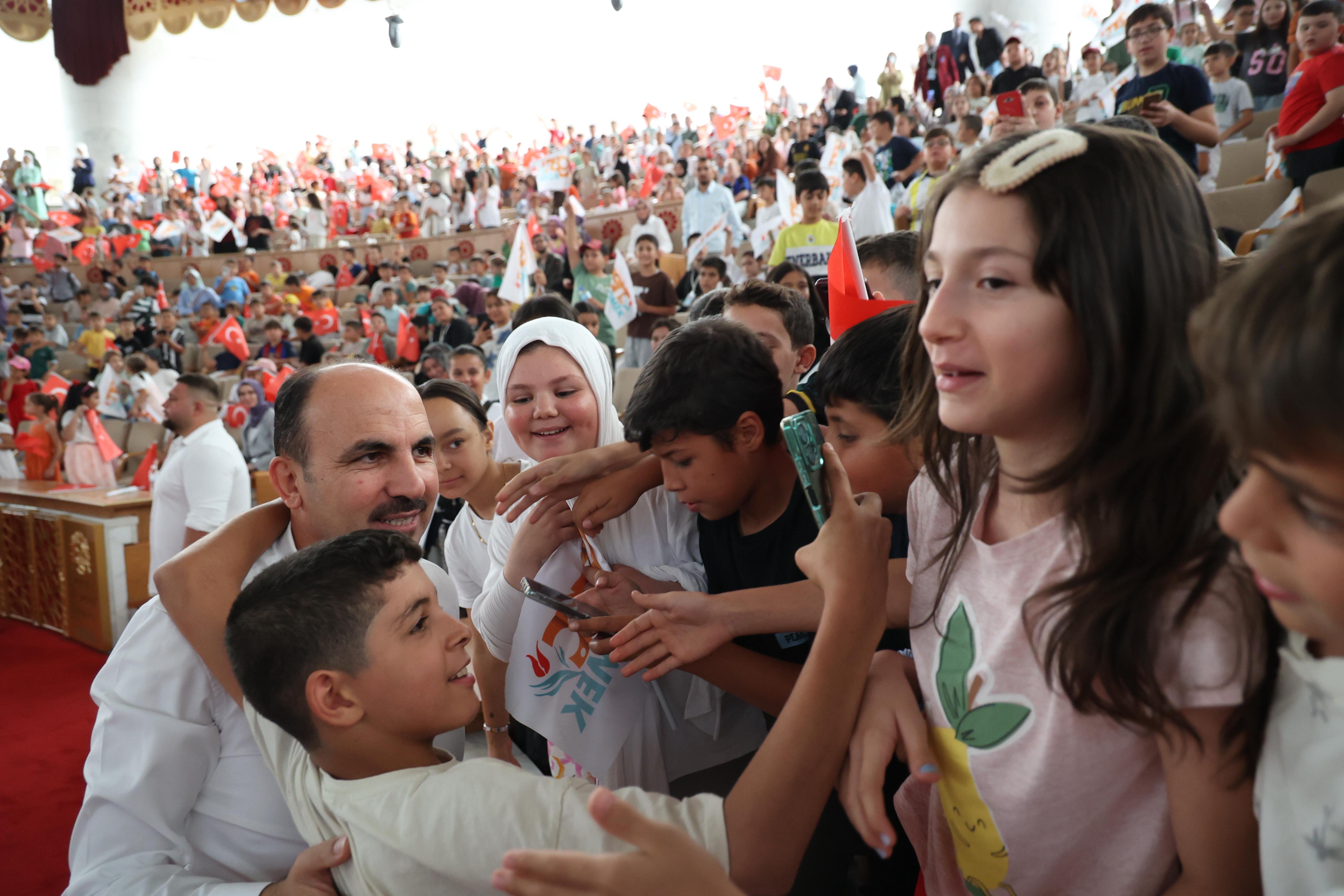BAŞKAN ALTAY: “GENÇ KOMEK GÖNÜLLERE DOKUNAN BÜYÜK BİR EĞİTİM SEFERBERLİĞİDİR”