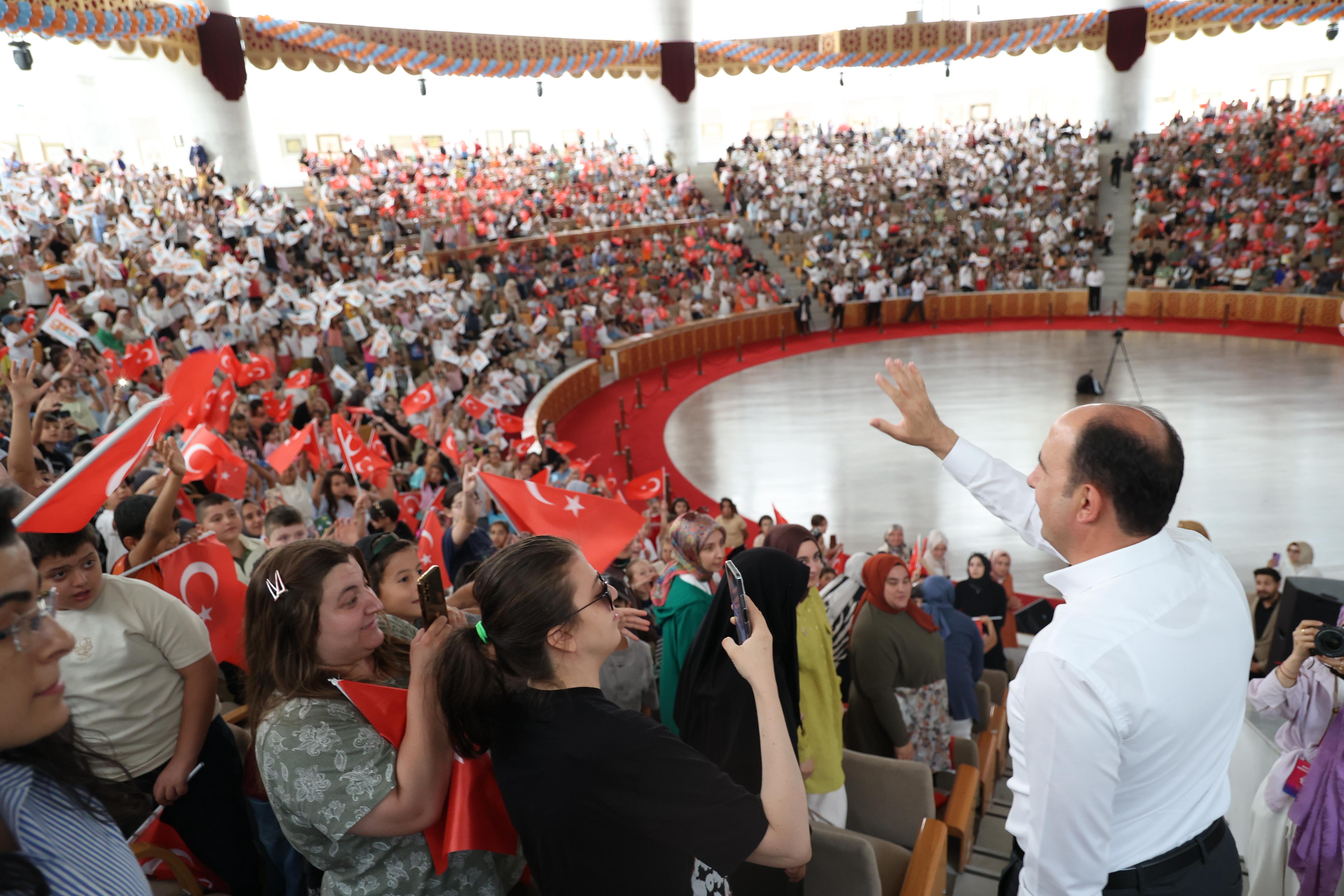 BAŞKAN ALTAY: “GENÇ KOMEK GÖNÜLLERE DOKUNAN BÜYÜK BİR EĞİTİM SEFERBERLİĞİDİR”