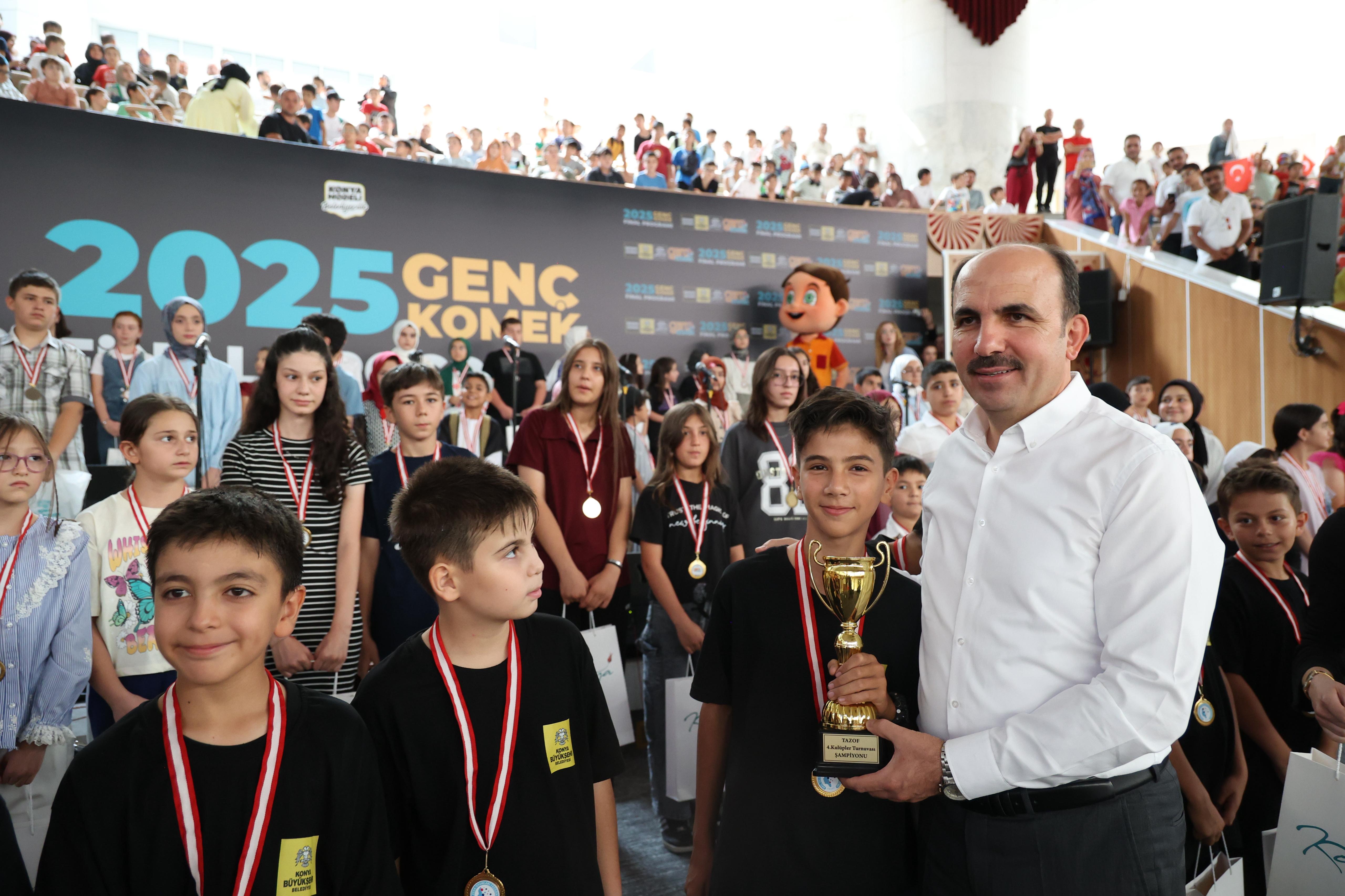 BAŞKAN ALTAY: “GENÇ KOMEK GÖNÜLLERE DOKUNAN BÜYÜK BİR EĞİTİM SEFERBERLİĞİDİR”