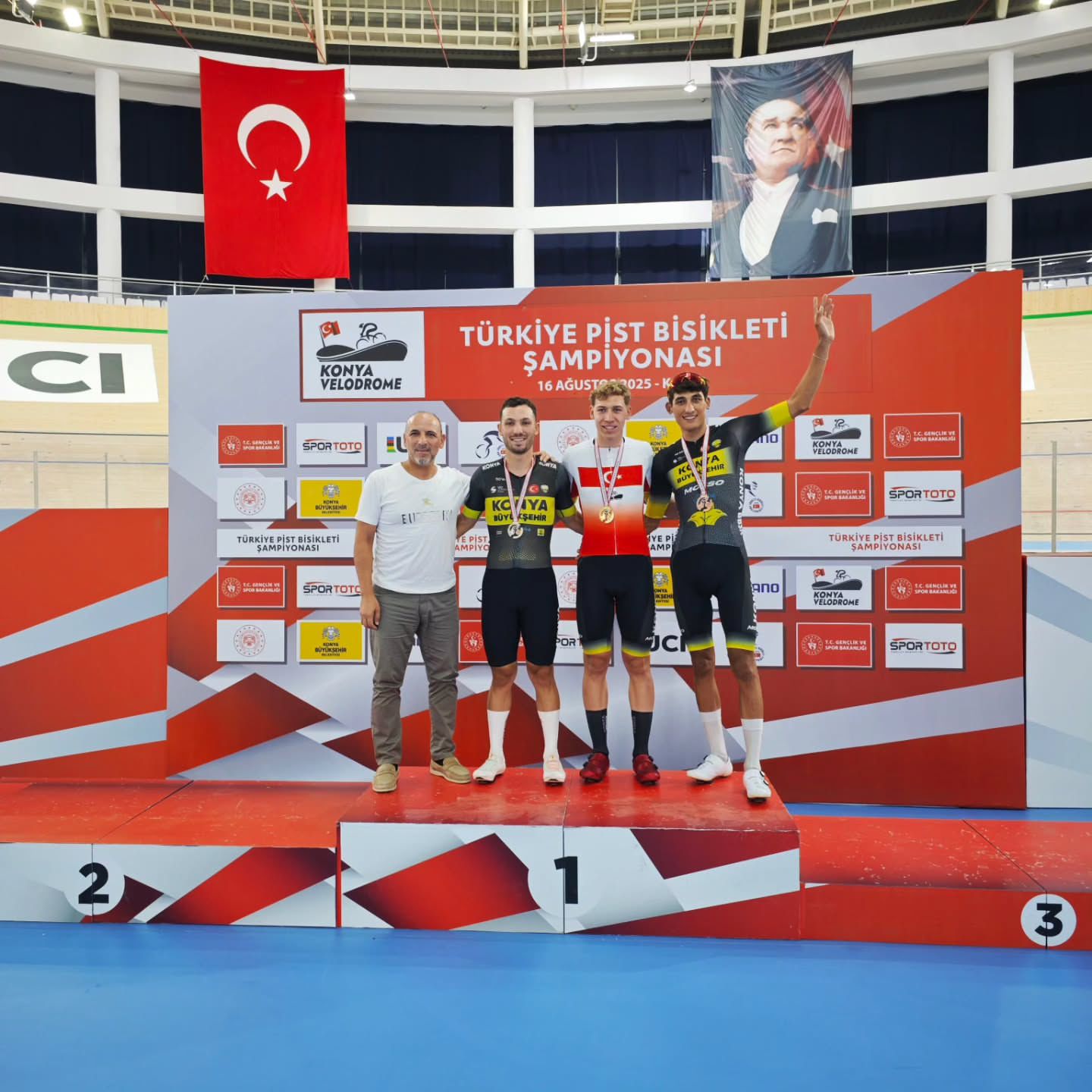TÜRKİYE PİST BİSİKLETİ ŞAMPİYONASI’NDA KONYA BÜYÜKŞEHİR FIRTINASI