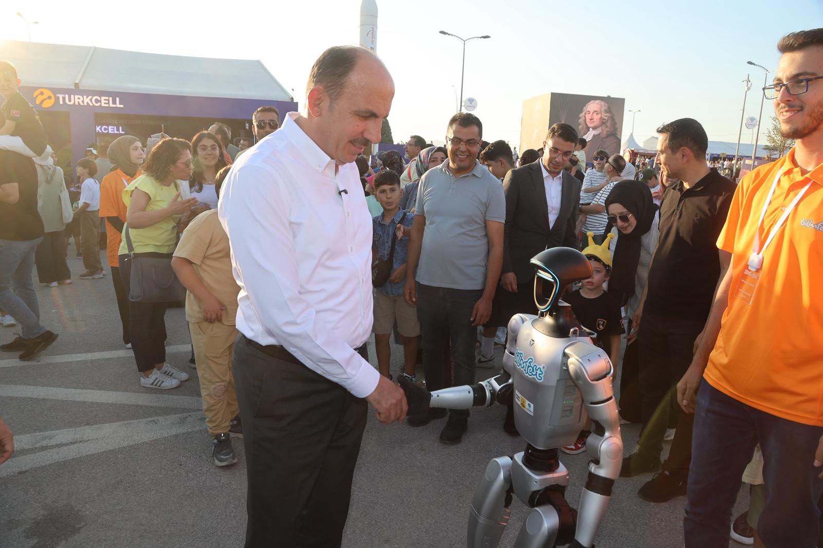 BAŞKAN ALTAY: “BİLİM FESTİVALİ’MİZ 24 AĞUSTOS AKŞAMINA KADAR YÜZ BİNLERİ KONYA’DA AĞIRLAYACAK”