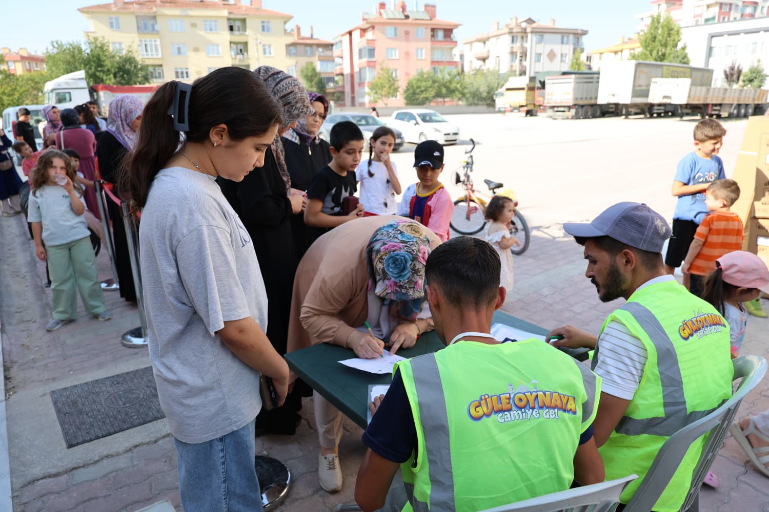BAŞKAN ALTAY 40 GÜN SABAH NAMAZINA GİDEREK BİSİKLET KAZANAN ÇOCUKLARLA BULUŞTU