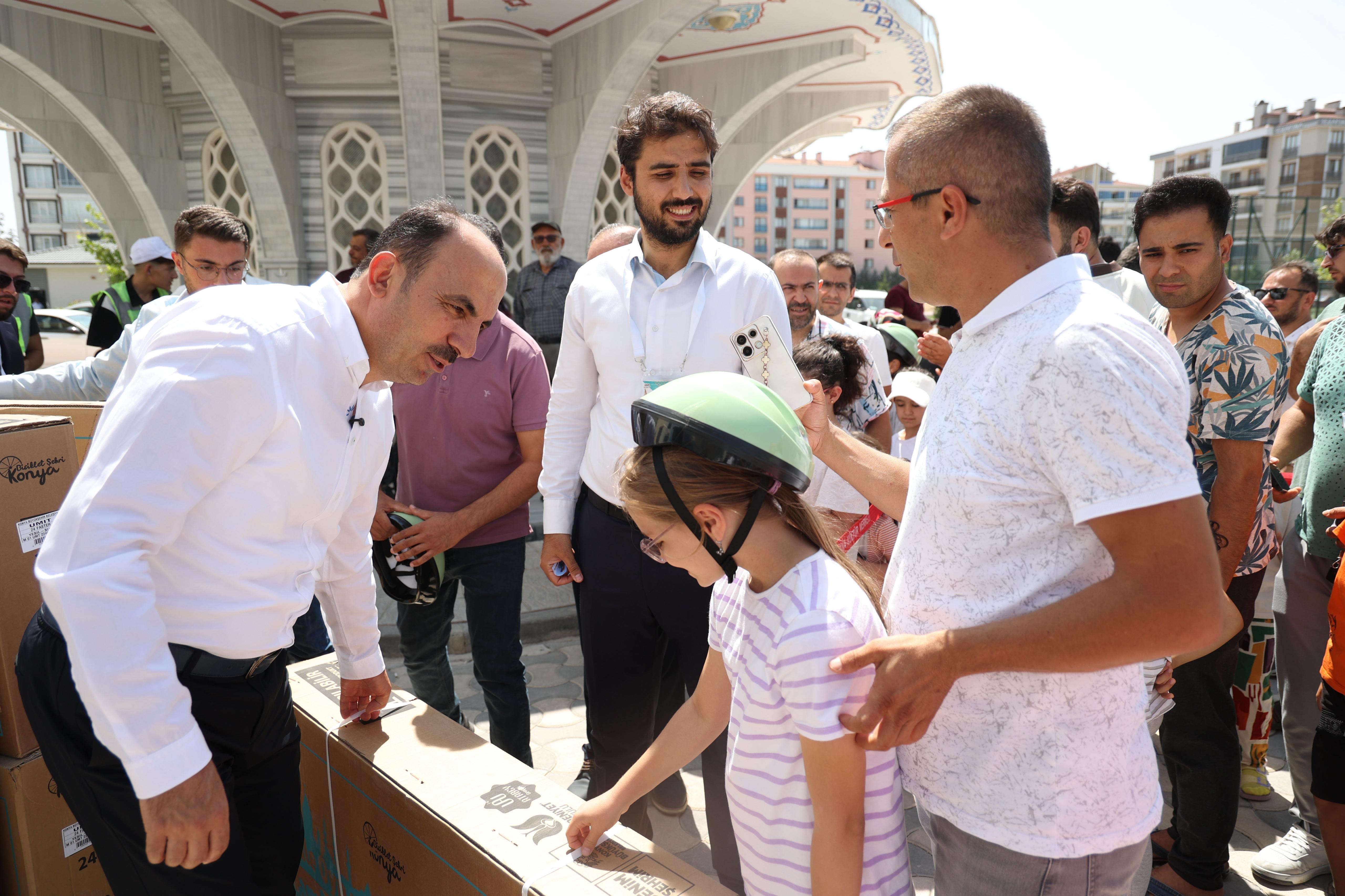 BAŞKAN ALTAY “GÜLE OYNAYA CAMİYE GEL” PROJESİNDE ÇOCUKLARIN SEVİNCİNE EŞLİK ETTİ