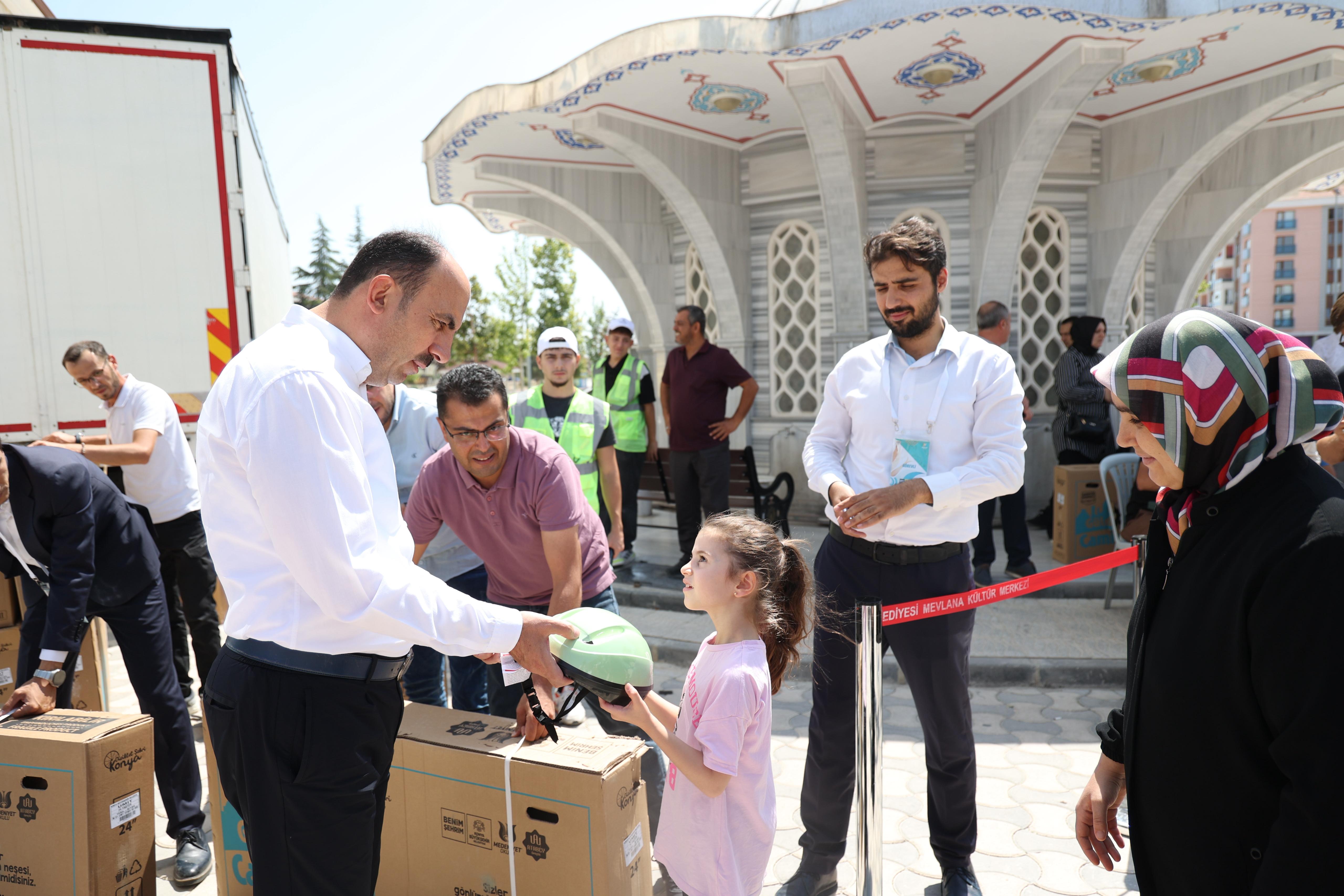 BAŞKAN ALTAY “GÜLE OYNAYA CAMİYE GEL” PROJESİNDE ÇOCUKLARIN SEVİNCİNE EŞLİK ETTİ