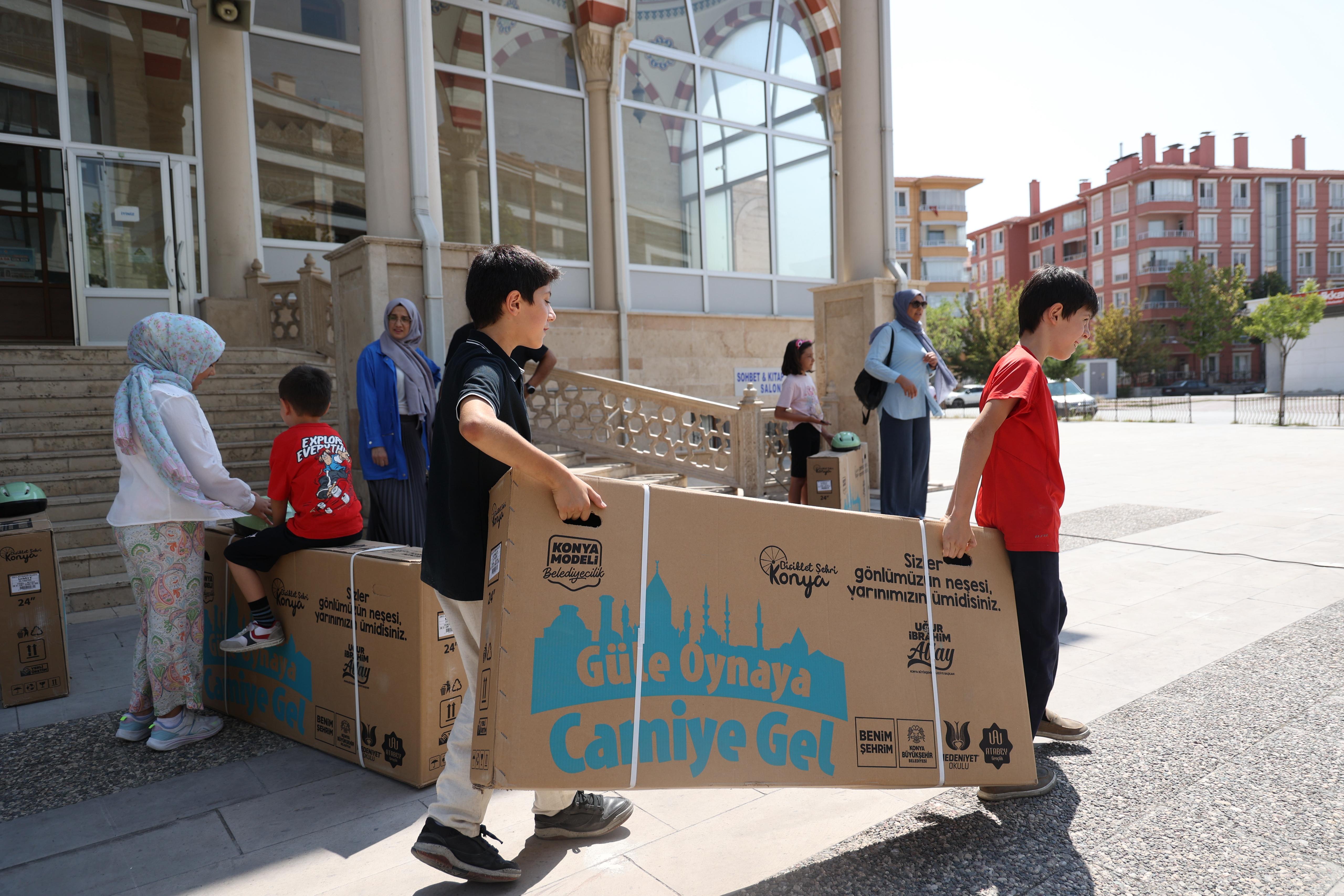 BAŞKAN ALTAY “GÜLE OYNAYA CAMİYE GEL” PROJESİNDE ÇOCUKLARIN SEVİNCİNE EŞLİK ETTİ