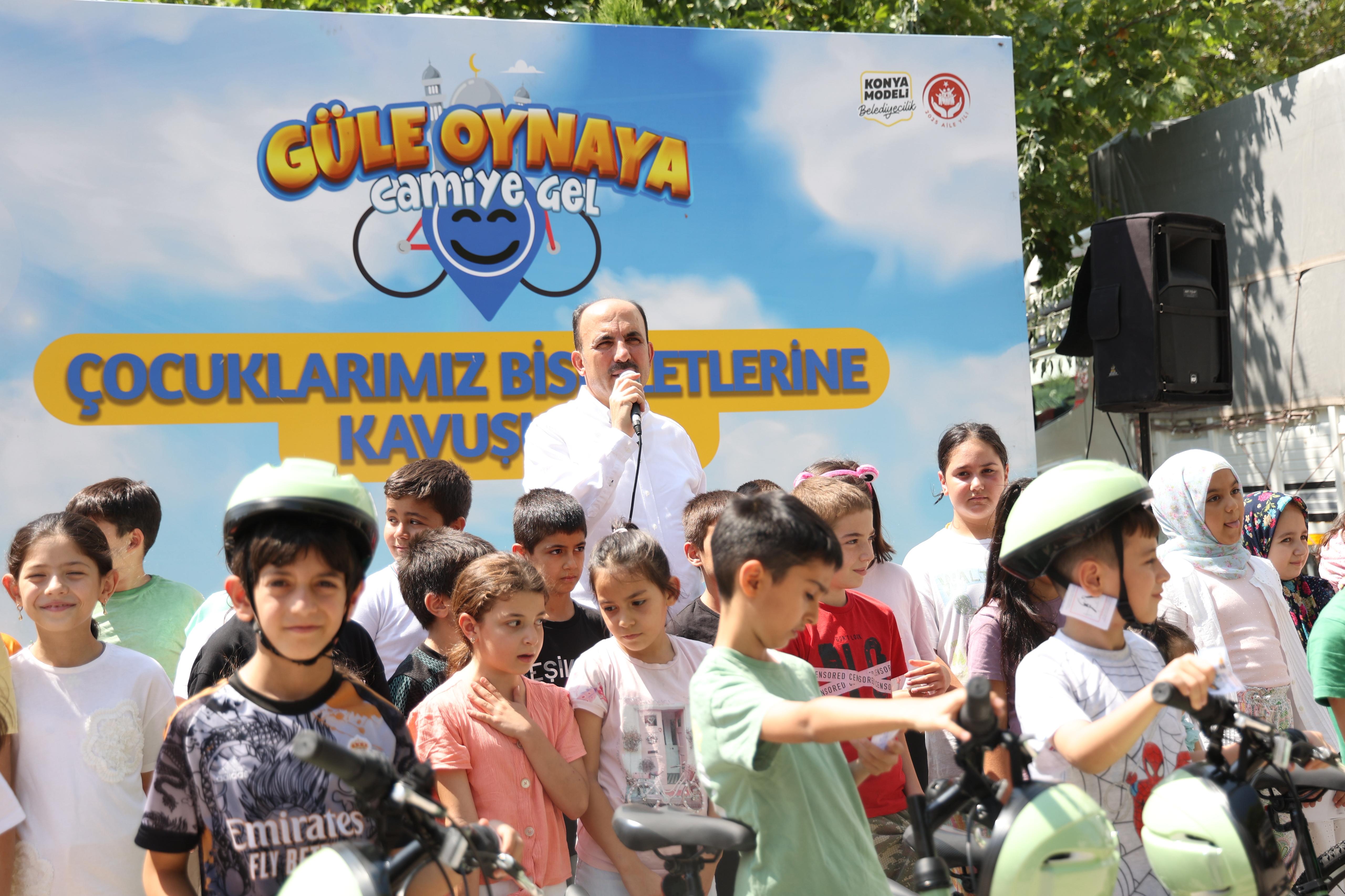 BAŞKAN ALTAY “GÜLE OYNAYA CAMİYE GEL” PROJESİNDE ÇOCUKLARIN SEVİNCİNE EŞLİK ETTİ