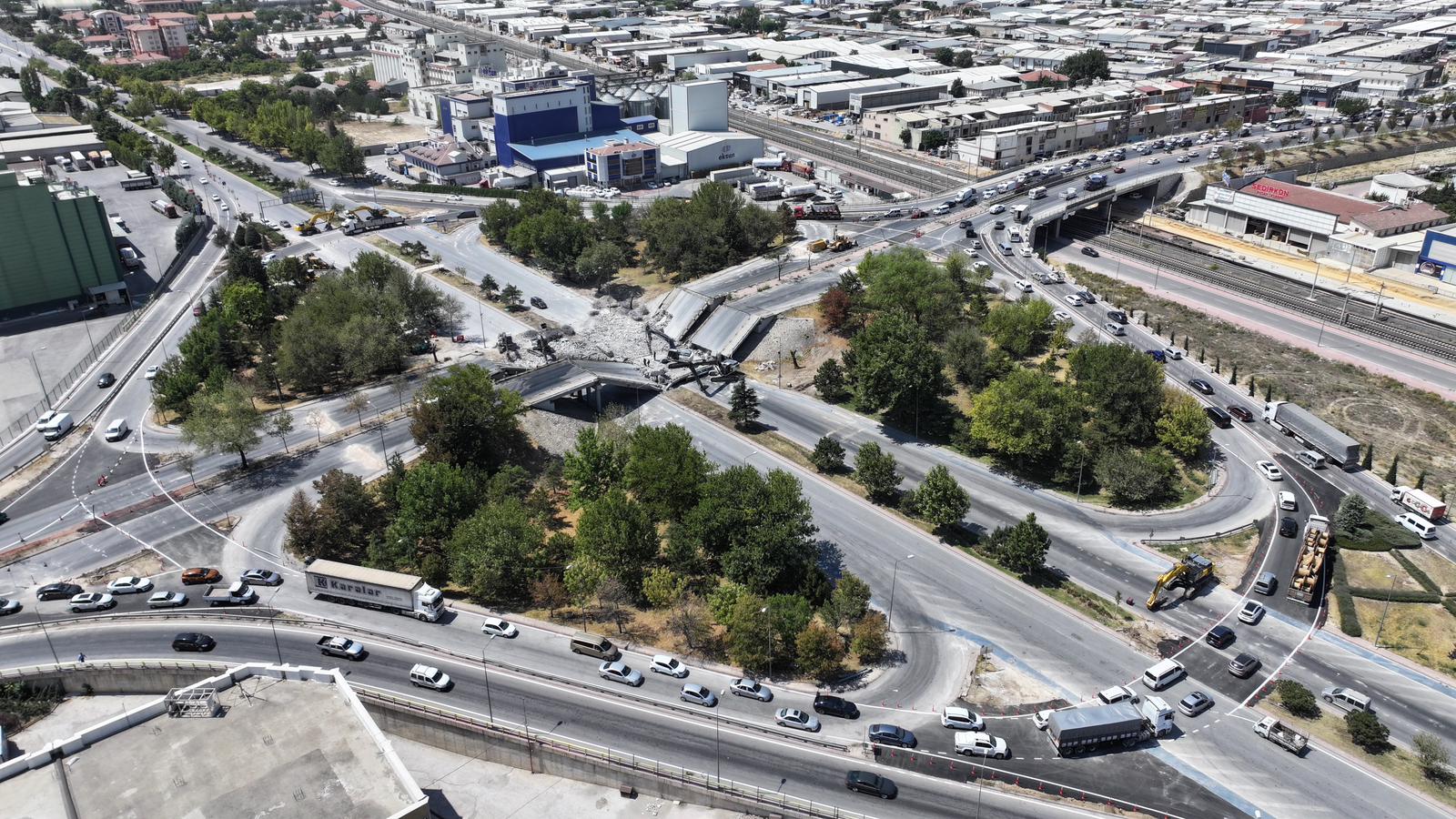 MARANGOZLAR KÖPRÜLÜ KAVŞAĞI’NDA YENİLEME ÇALIŞMALARI BAŞLADI