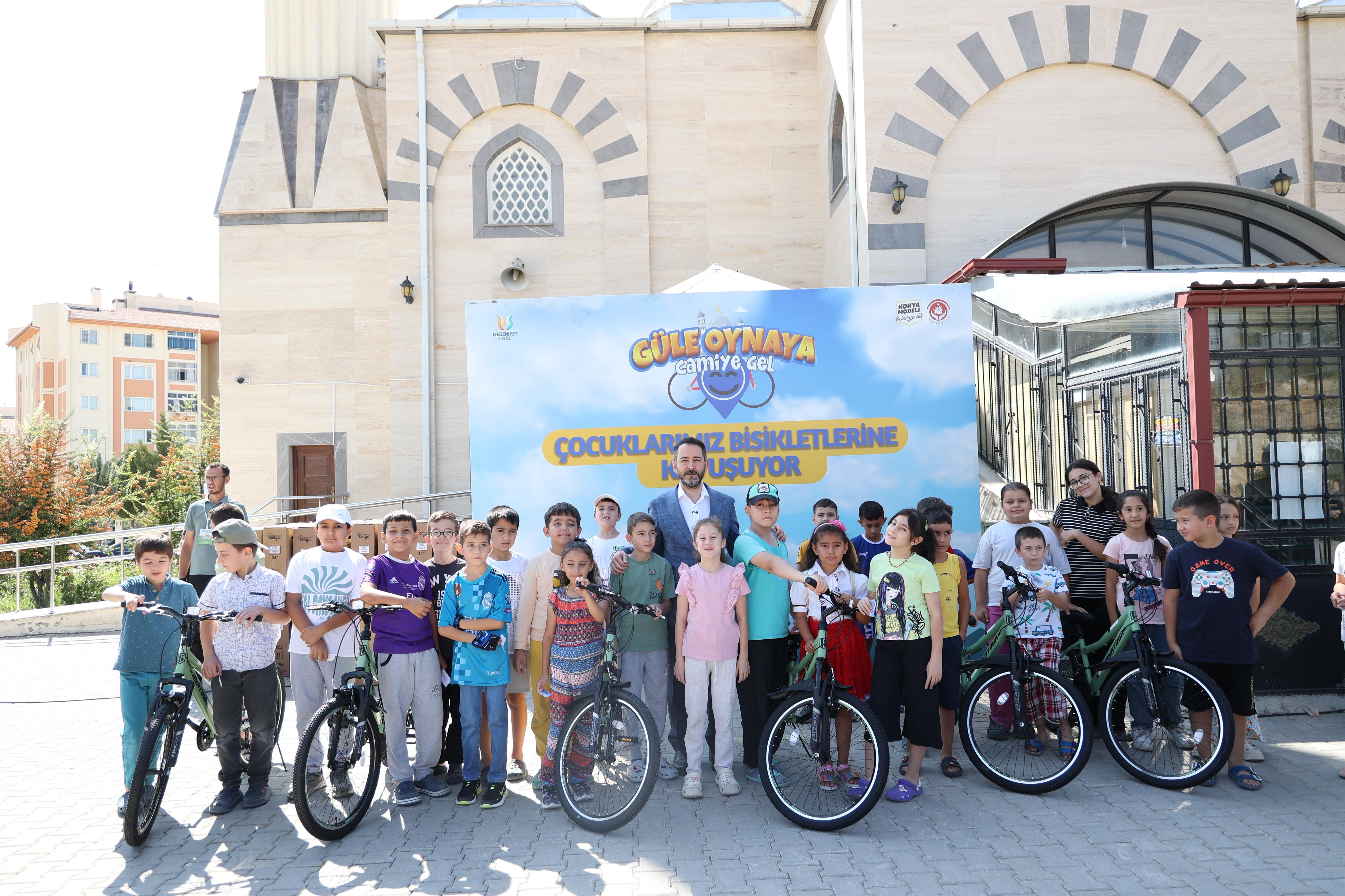 “GÜLE OYNAYA CAMİYE GEL” PROJESİ KAPSAMINDA ÇOCUKLAR BİSİKLETLERİNE KAVUŞMAYA DEVAM EDİYOR