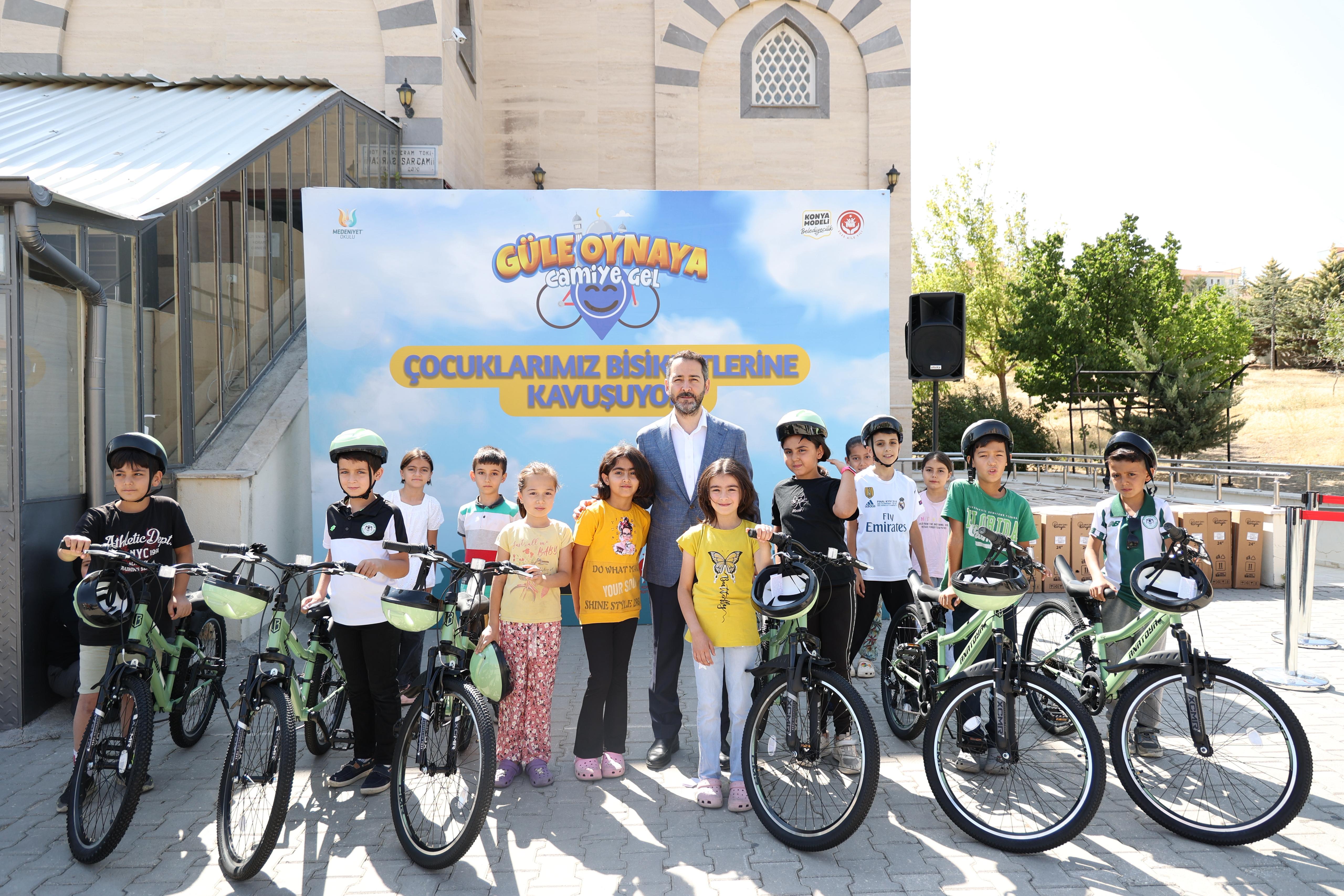 “GÜLE OYNAYA CAMİYE GEL” PROJESİ KAPSAMINDA ÇOCUKLAR BİSİKLETLERİNE KAVUŞMAYA DEVAM EDİYOR