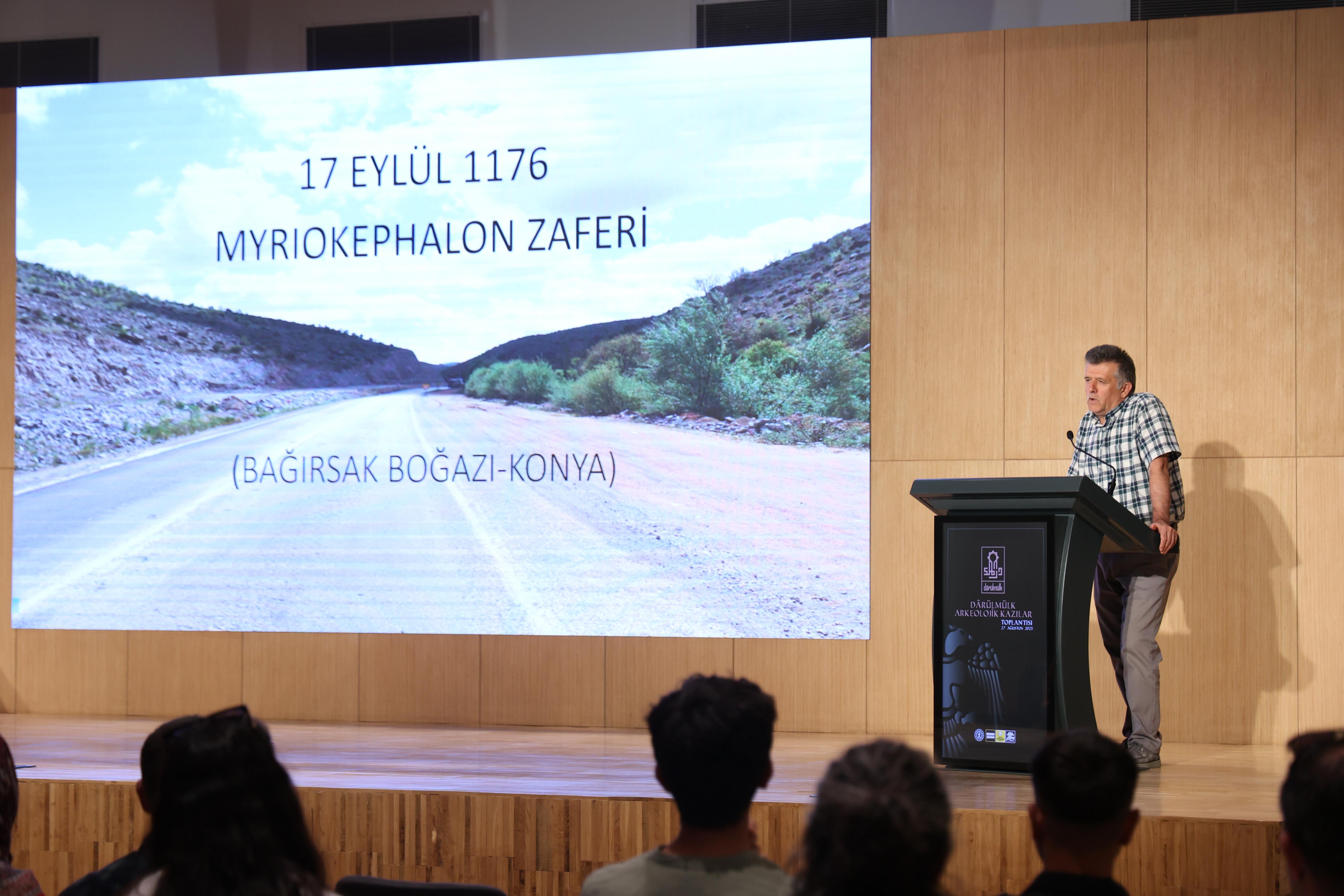 BAŞKAN ALTAY “KONYA DARÜLMÜLK ARKEOLOJİK KAZILARI TOPLANTISI”NDA KONUŞTU