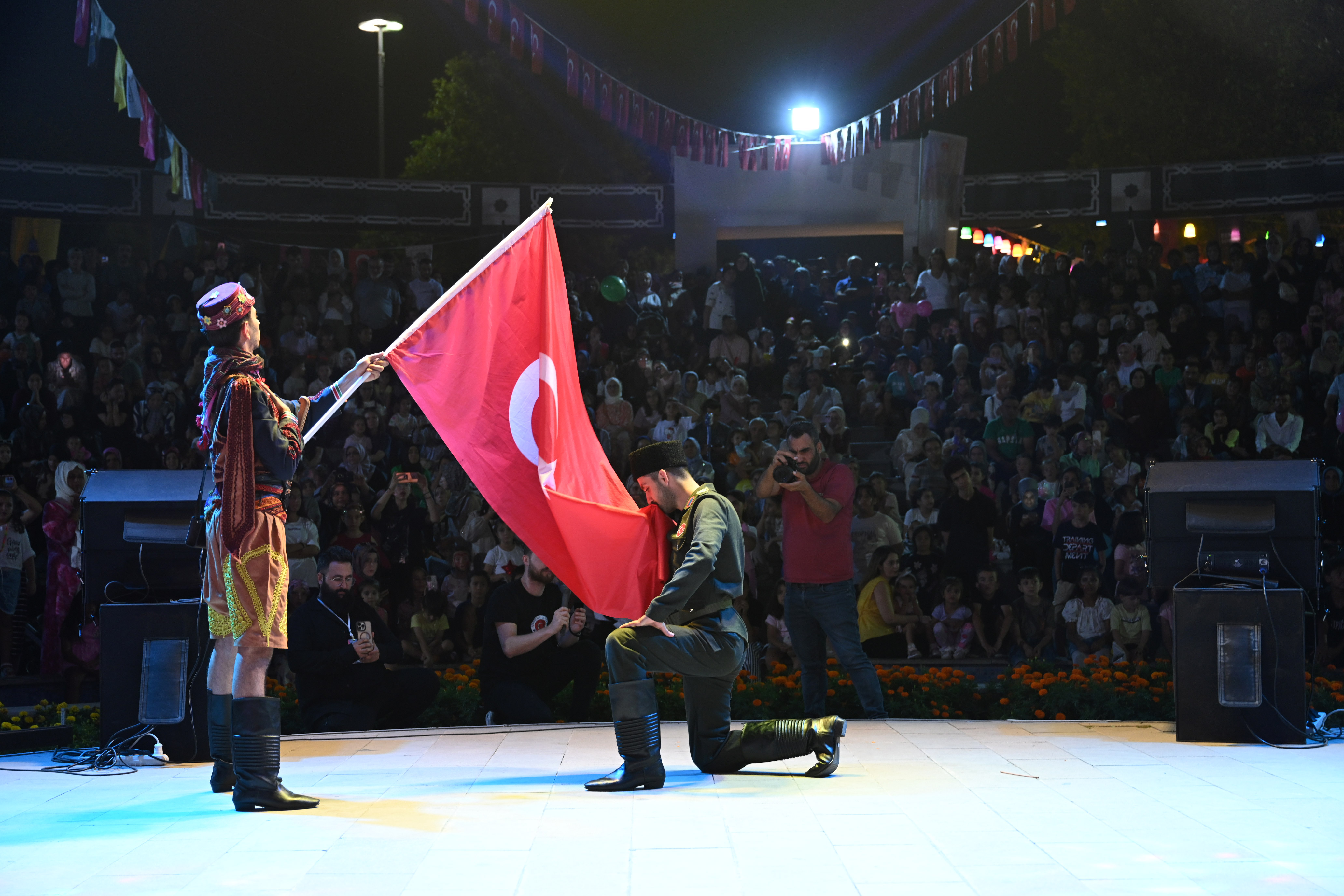 KONYA BÜYÜKŞEHİR 30 AĞUSTOS ZAFER BAYRAMI’NA ÖZEL 250 DRON İLE IŞIK GÖSTERİSİ GERÇEKLEŞTİRDİ