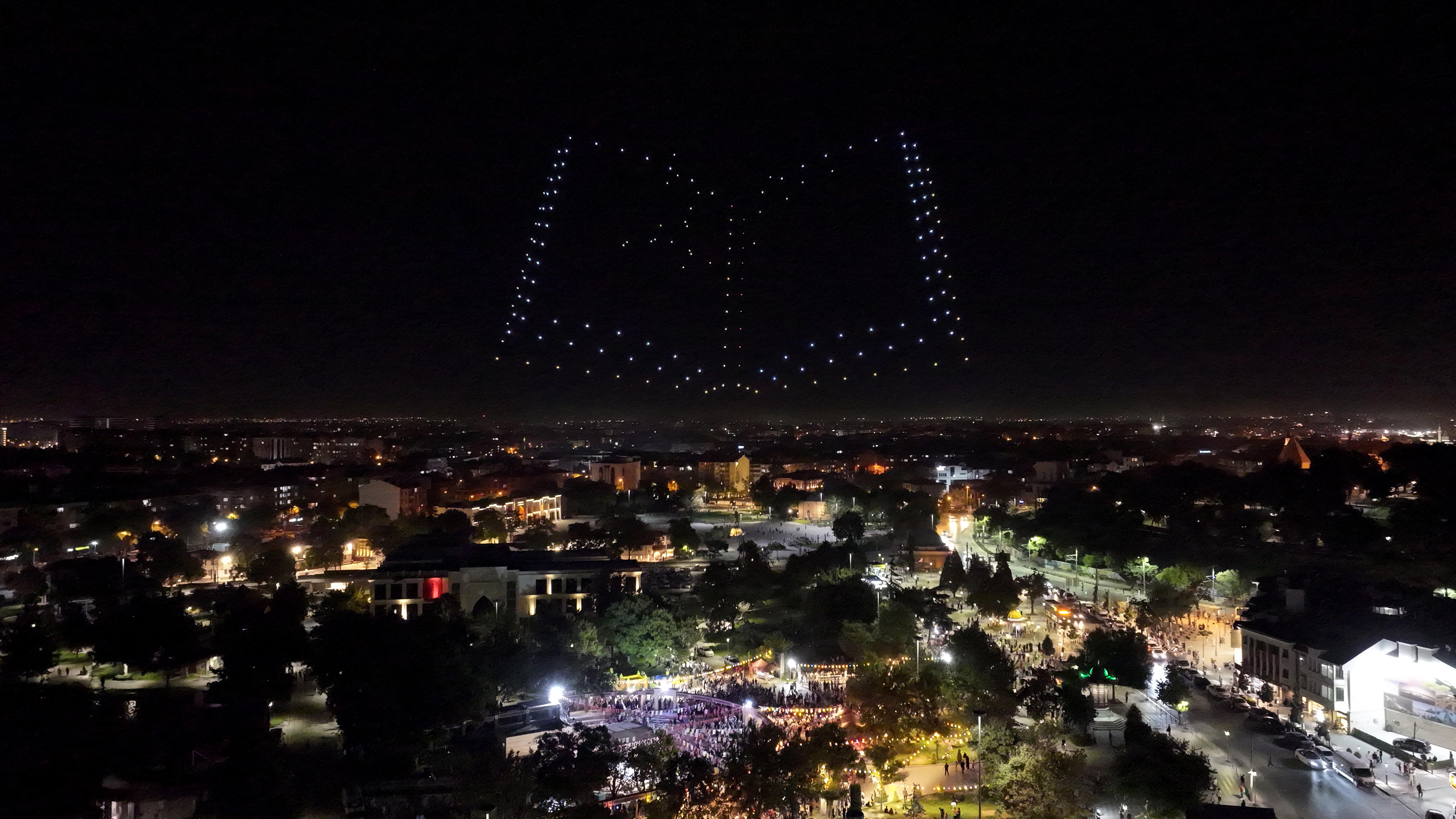 KONYA BÜYÜKŞEHİR 30 AĞUSTOS ZAFER BAYRAMI’NA ÖZEL 250 DRON İLE IŞIK GÖSTERİSİ GERÇEKLEŞTİRDİ