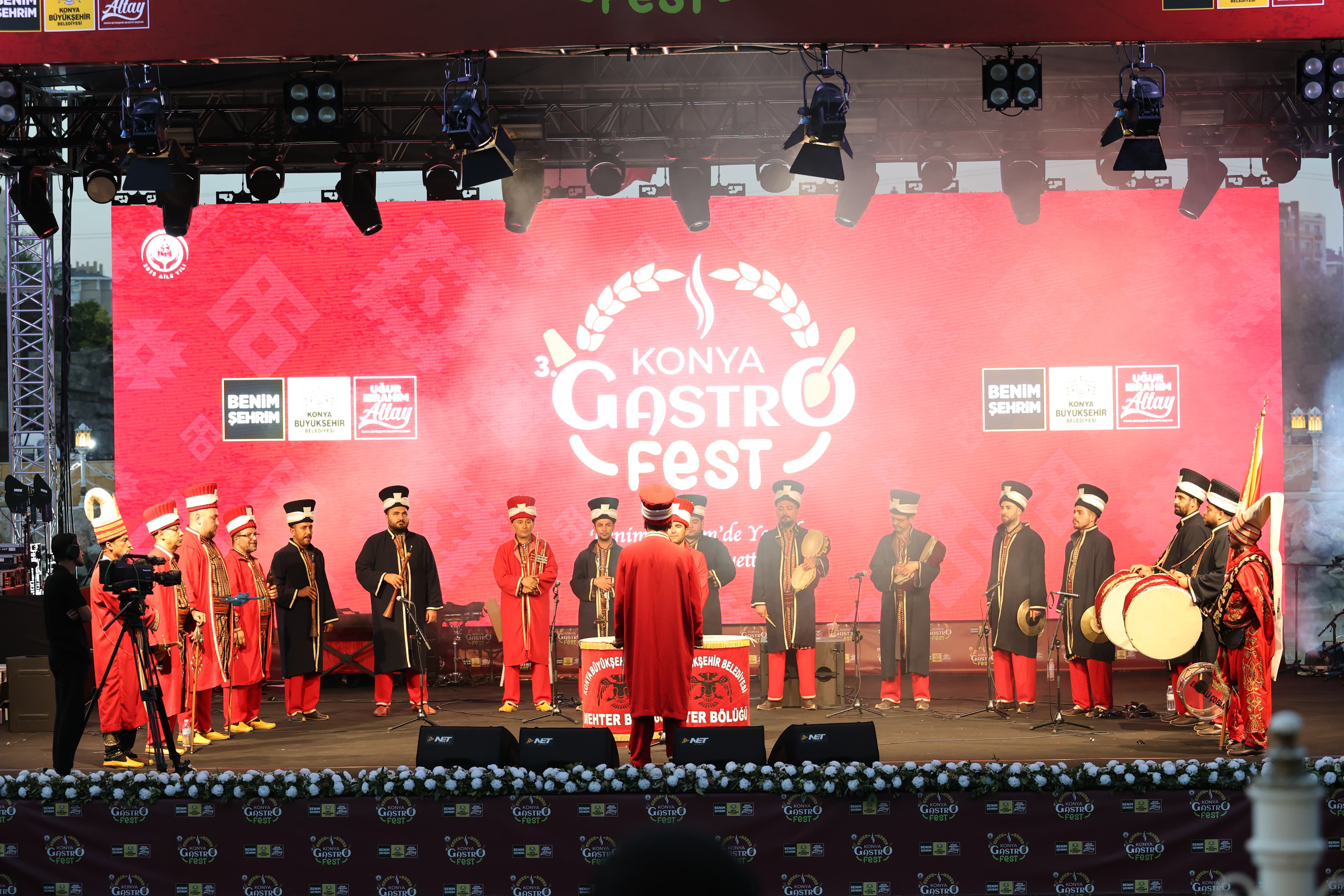 BAŞKAN ALTAY TÜM LEZZET TUTKUNLARINI PAZAR AKŞAMINA KADAR DEVAM EDECEK GASTROFEST’E DAVET ETTİ