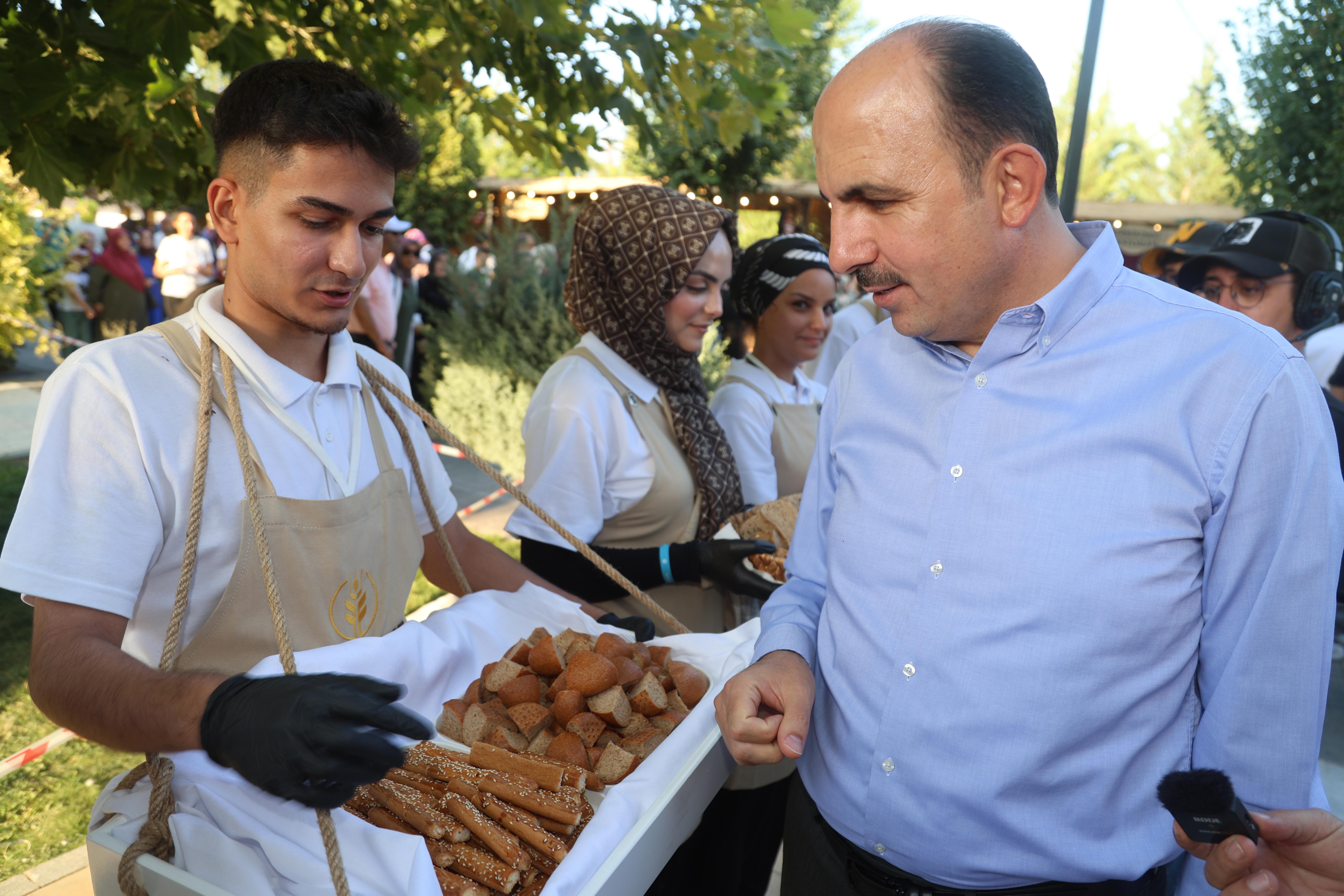 BAŞKAN ALTAY TÜM LEZZET TUTKUNLARINI PAZAR AKŞAMINA KADAR DEVAM EDECEK GASTROFEST’E DAVET ETTİ