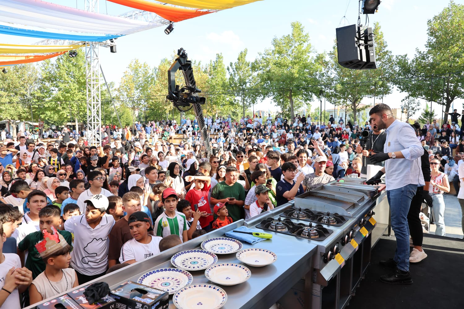 BAŞKAN ALTAY TÜM LEZZET TUTKUNLARINI PAZAR AKŞAMINA KADAR DEVAM EDECEK GASTROFEST’E DAVET ETTİ