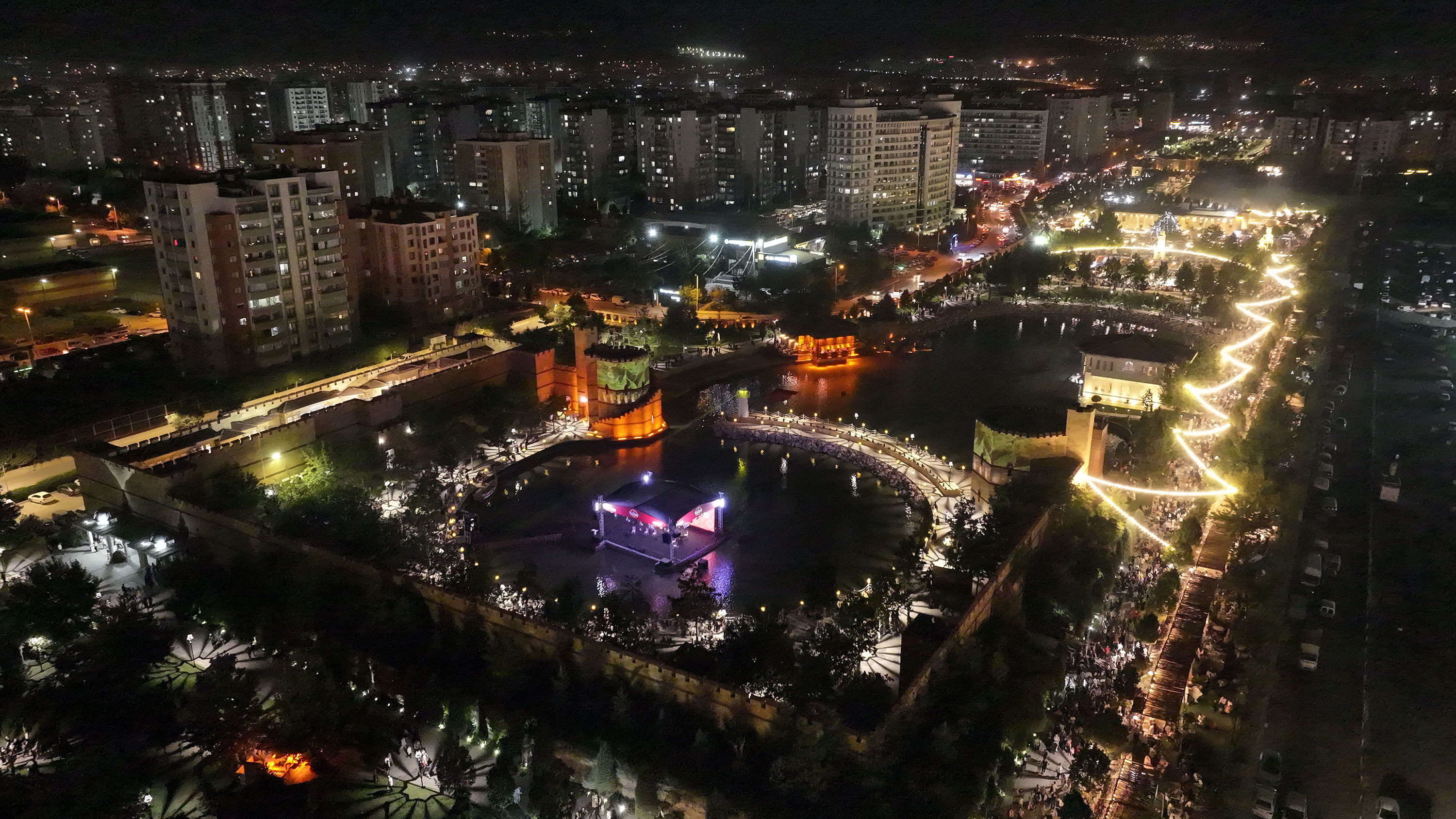 BAŞKAN ALTAY GASTROFEST’E KATILAN YÜZ BİNLERCE MİSAFİRE, ŞEFLERE VE ESNAFA TEŞEKKÜR ETTİ