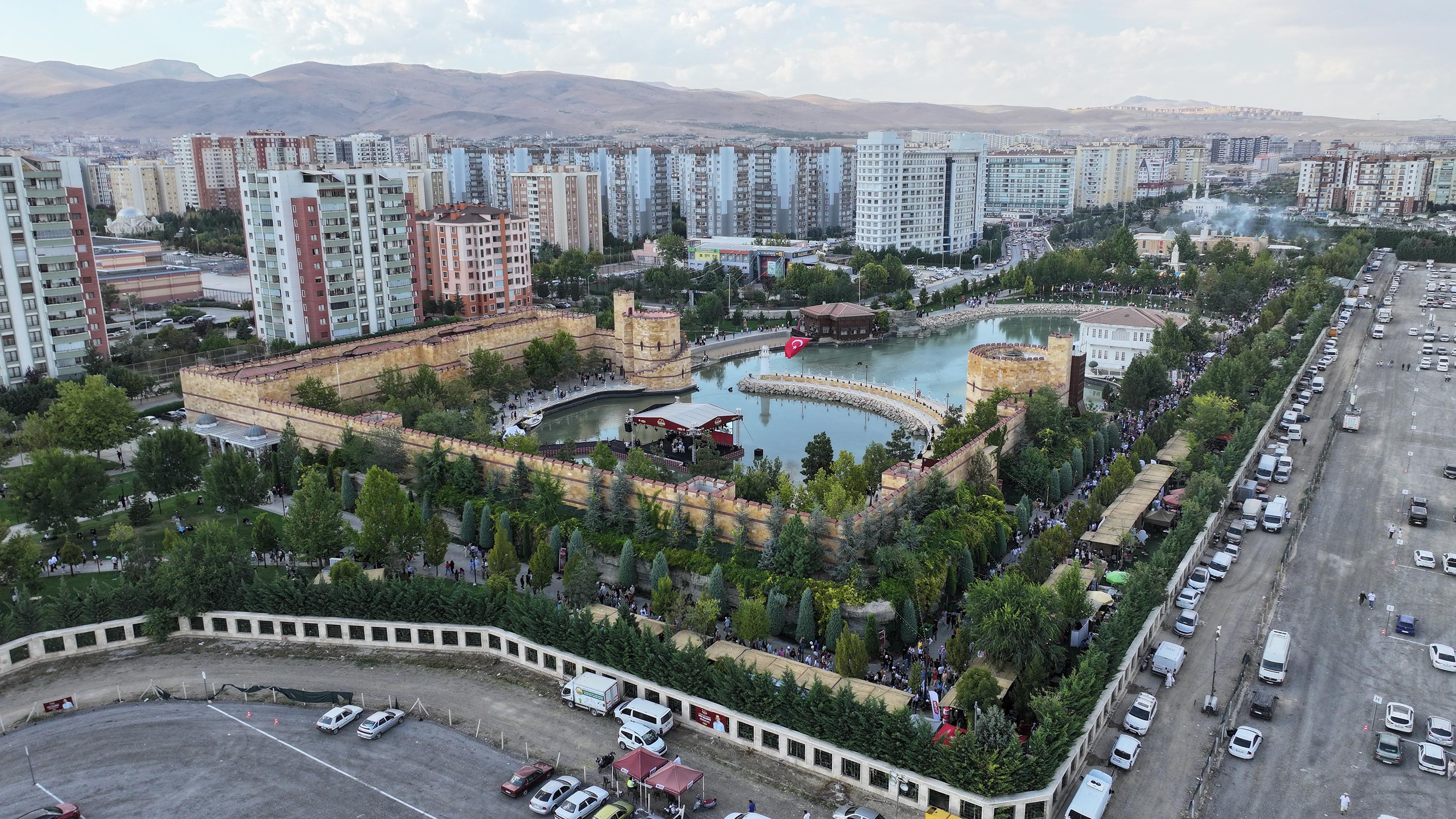 BAŞKAN ALTAY GASTROFEST’E KATILAN YÜZ BİNLERCE MİSAFİRE, ŞEFLERE VE ESNAFA TEŞEKKÜR ETTİ