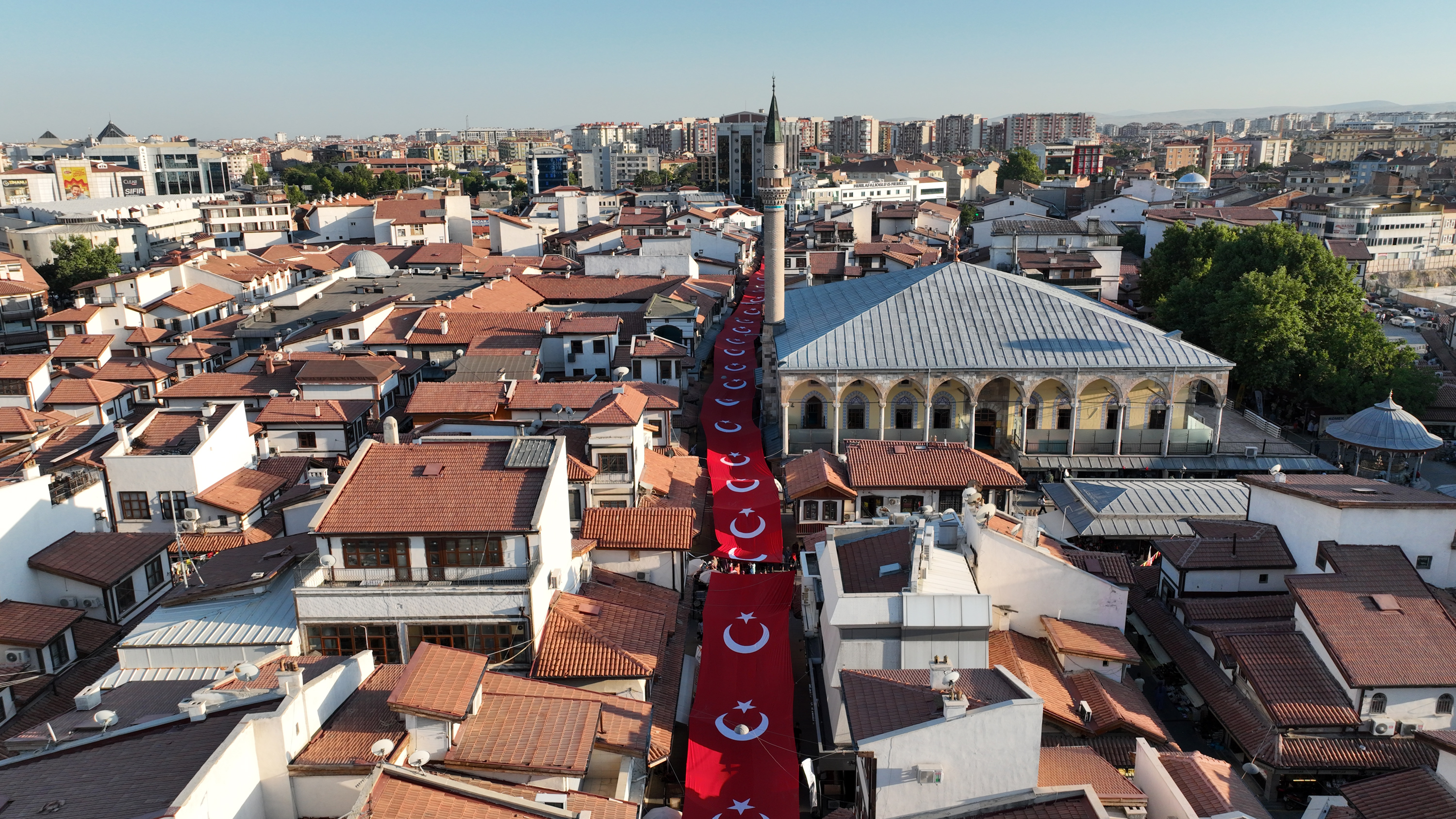 BAŞKAN ALTAY TÜM KONYALILARI TARİHİ BEDESTEN ALIŞVERİŞ GÜNLERİ’NE DAVET ETTİ