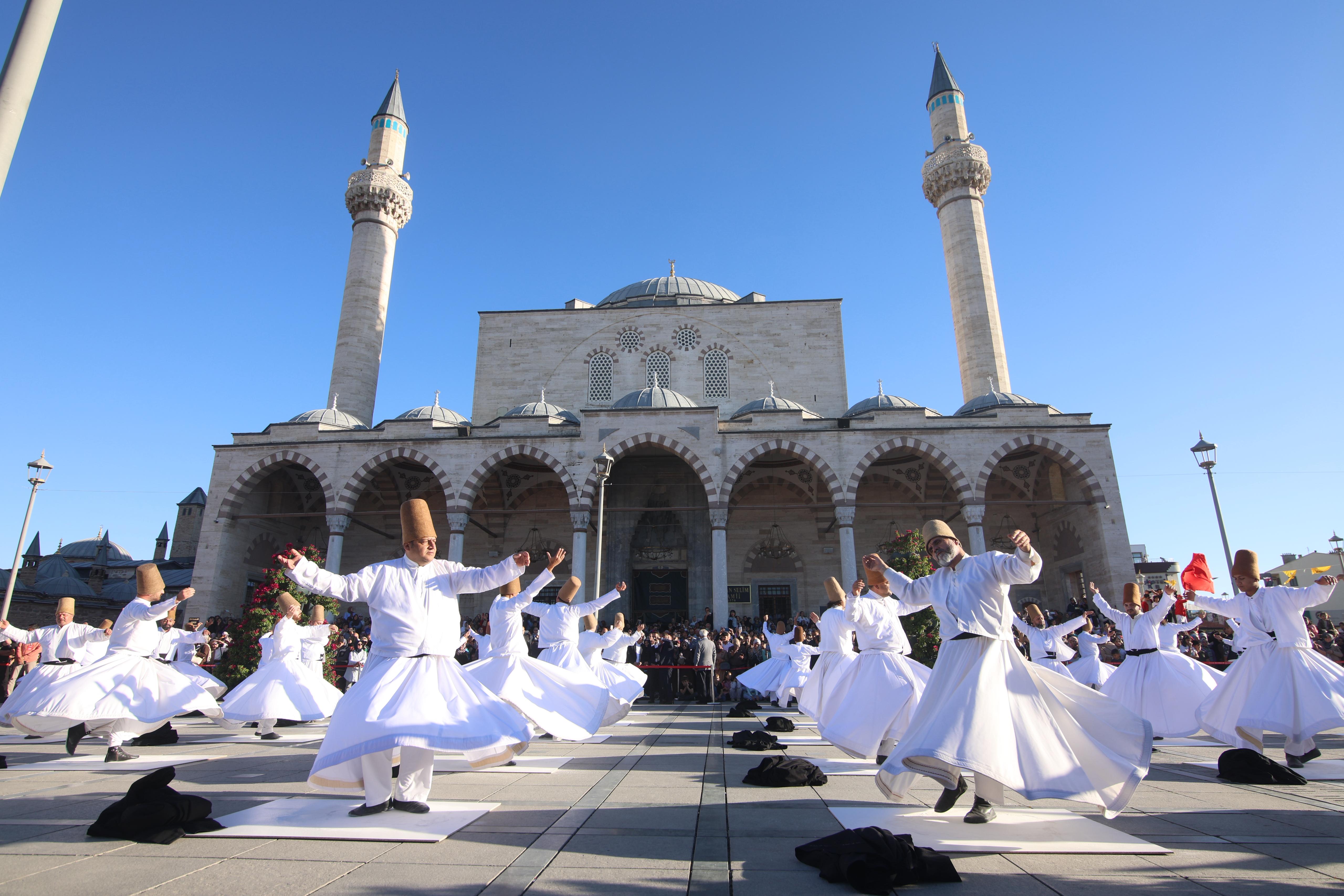 22. ULUSLARARASI KONYA MİSTİK MÜZİK FESTİVALİ COŞKUYLA BAŞLADI