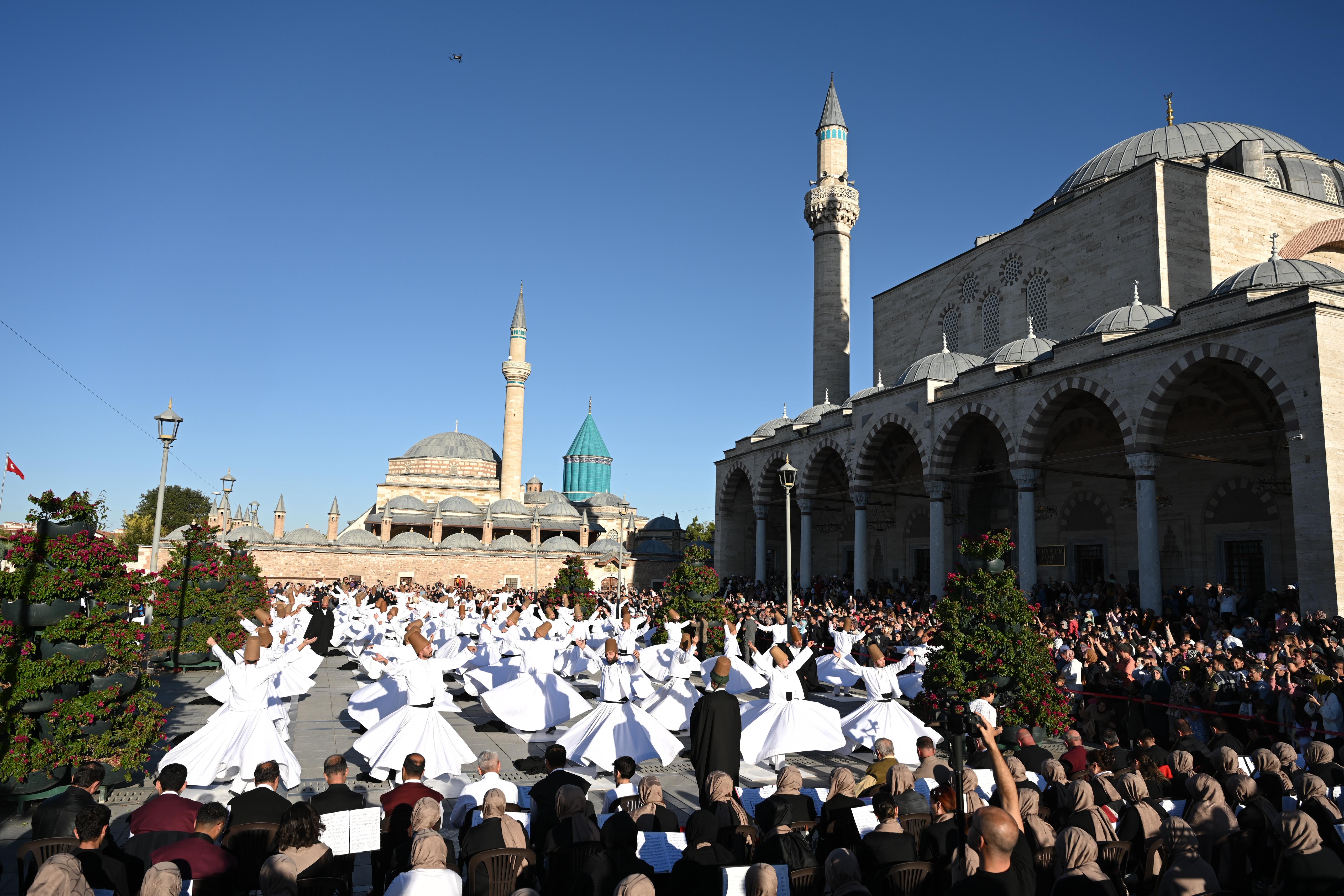 22. ULUSLARARASI KONYA MİSTİK MÜZİK FESTİVALİ COŞKUYLA BAŞLADI