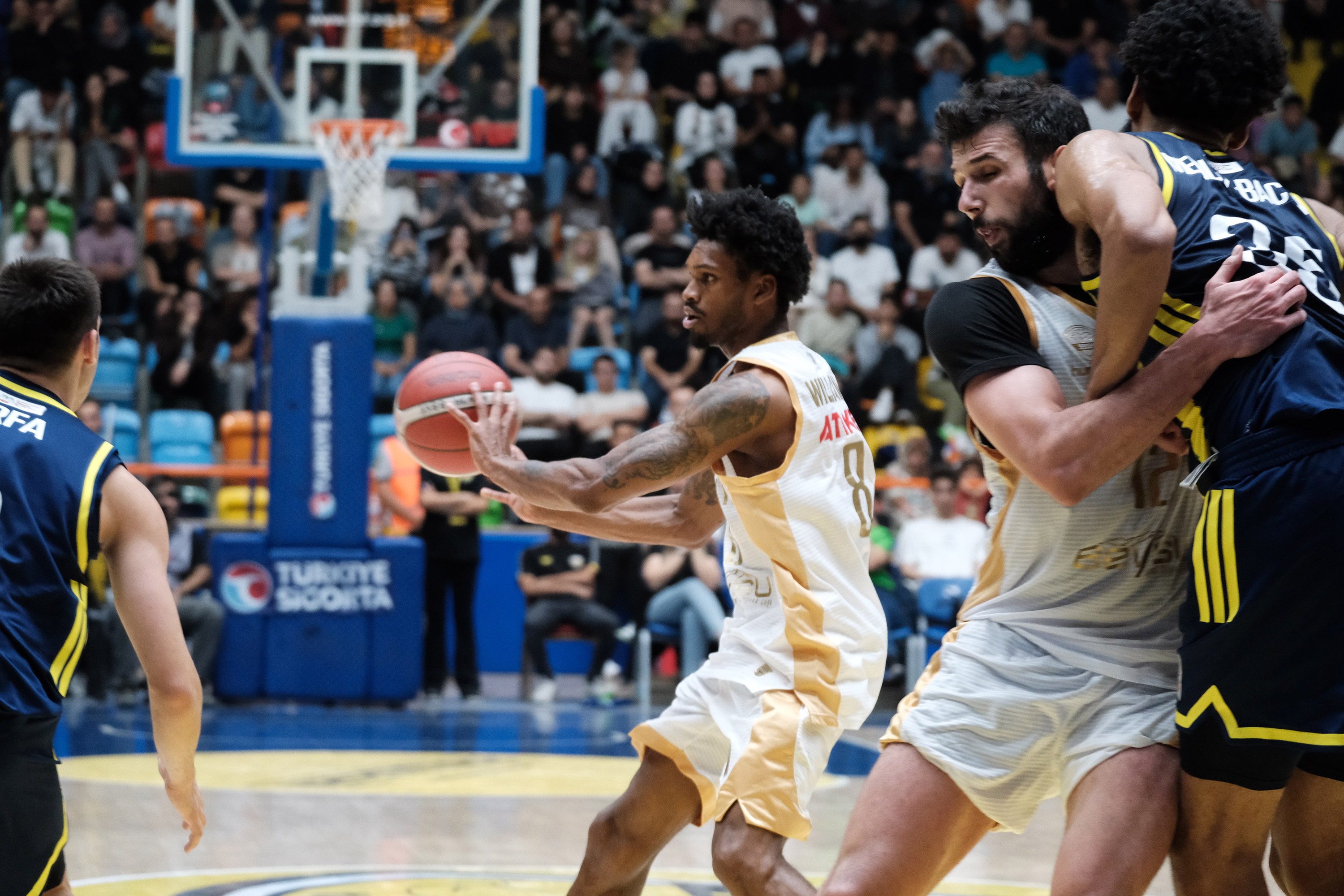 KONYA BÜYÜKŞEHİR SEZONU FENERBAHÇE KOLEJİ GALİBİYETİYLE AÇTI