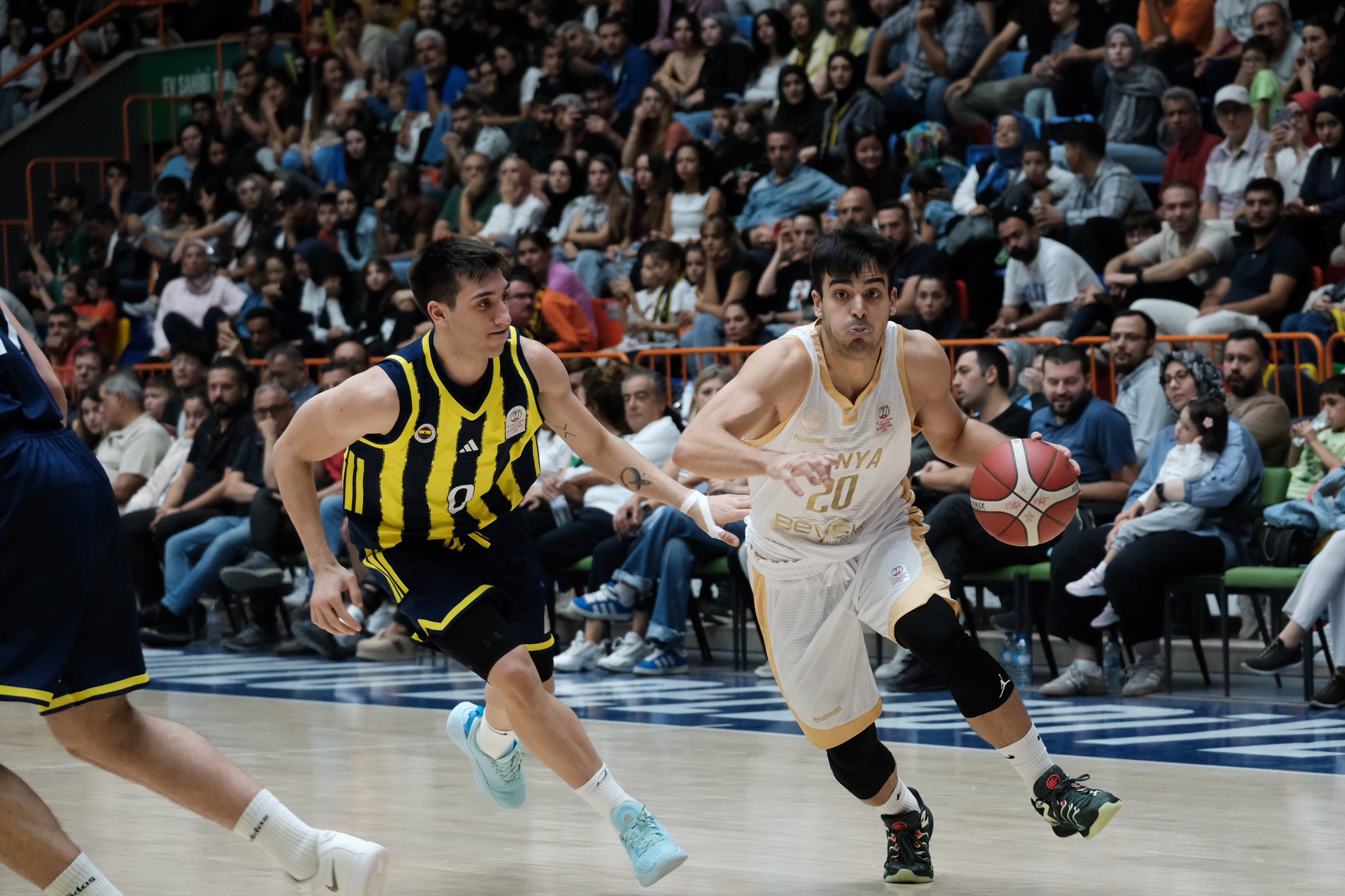 KONYA BÜYÜKŞEHİR SEZONU FENERBAHÇE KOLEJİ GALİBİYETİYLE AÇTI