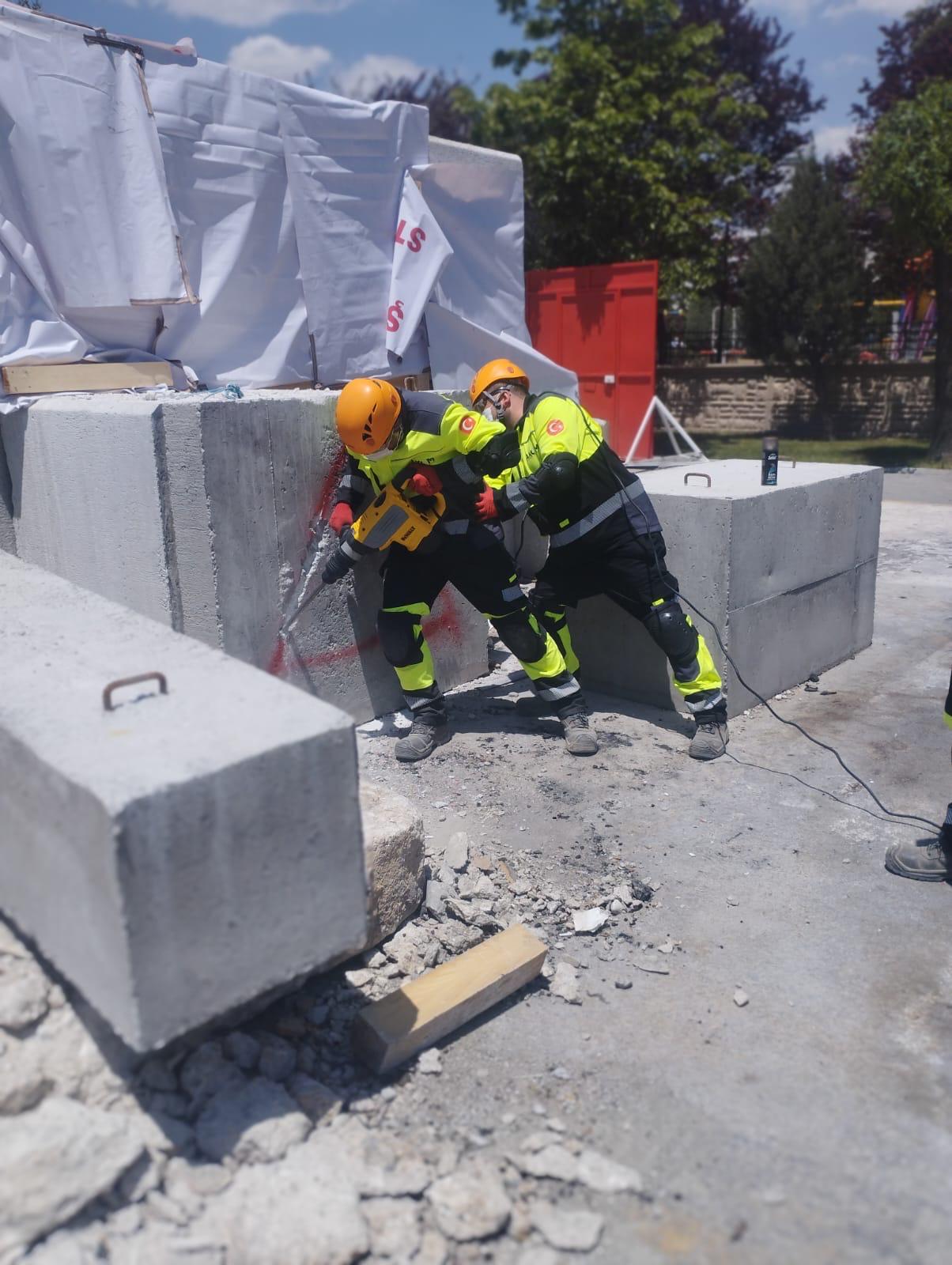 KONYA BÜYÜKŞEHİR ÜÇ AYRI ARAMA KURTARMA SEVİYESİNDE AKREDİTASYON ALAN İLK YEREL YÖNETİM OLDU